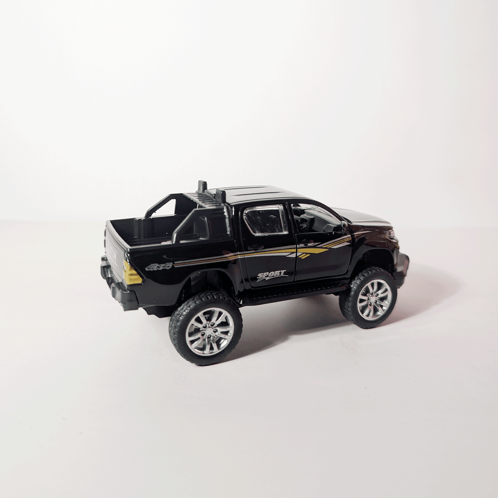 1:36 Hilux Black