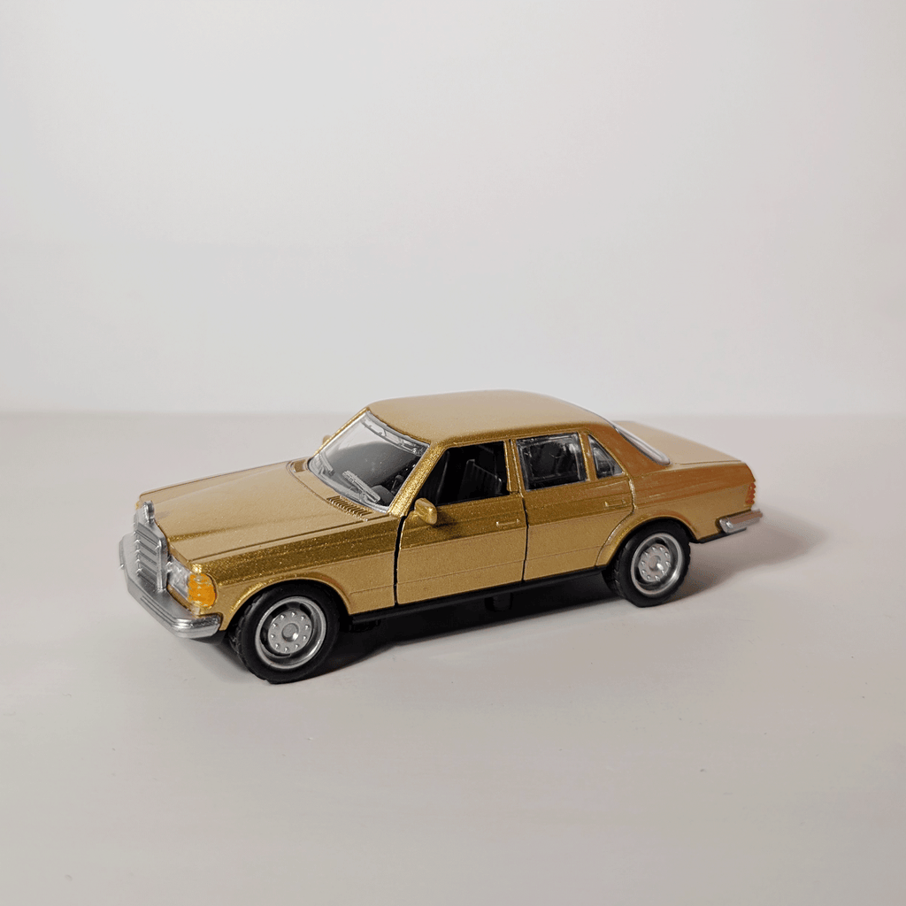 1:36 Benz E- class Vintage Gold