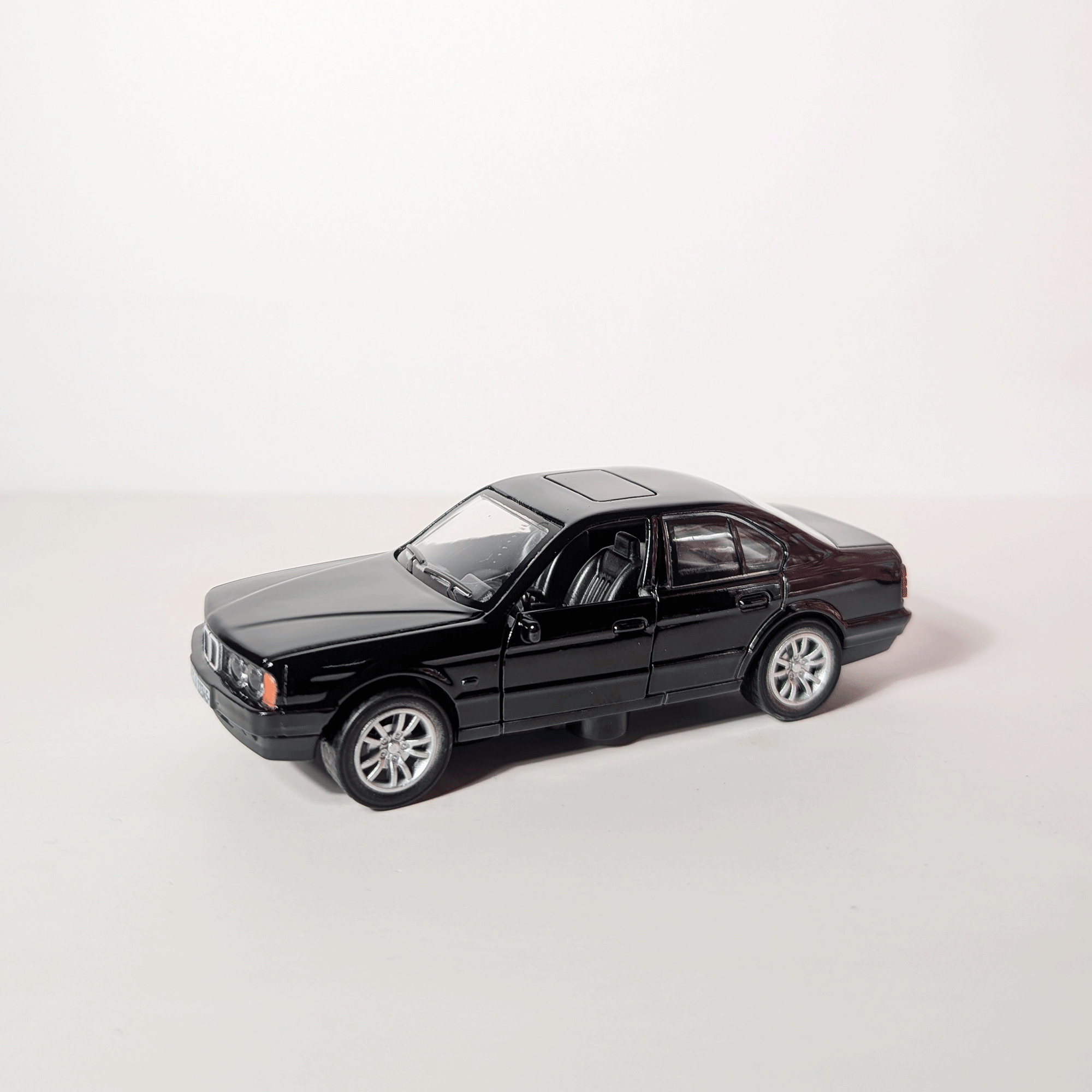 1:36 BMW M5 E34 Black