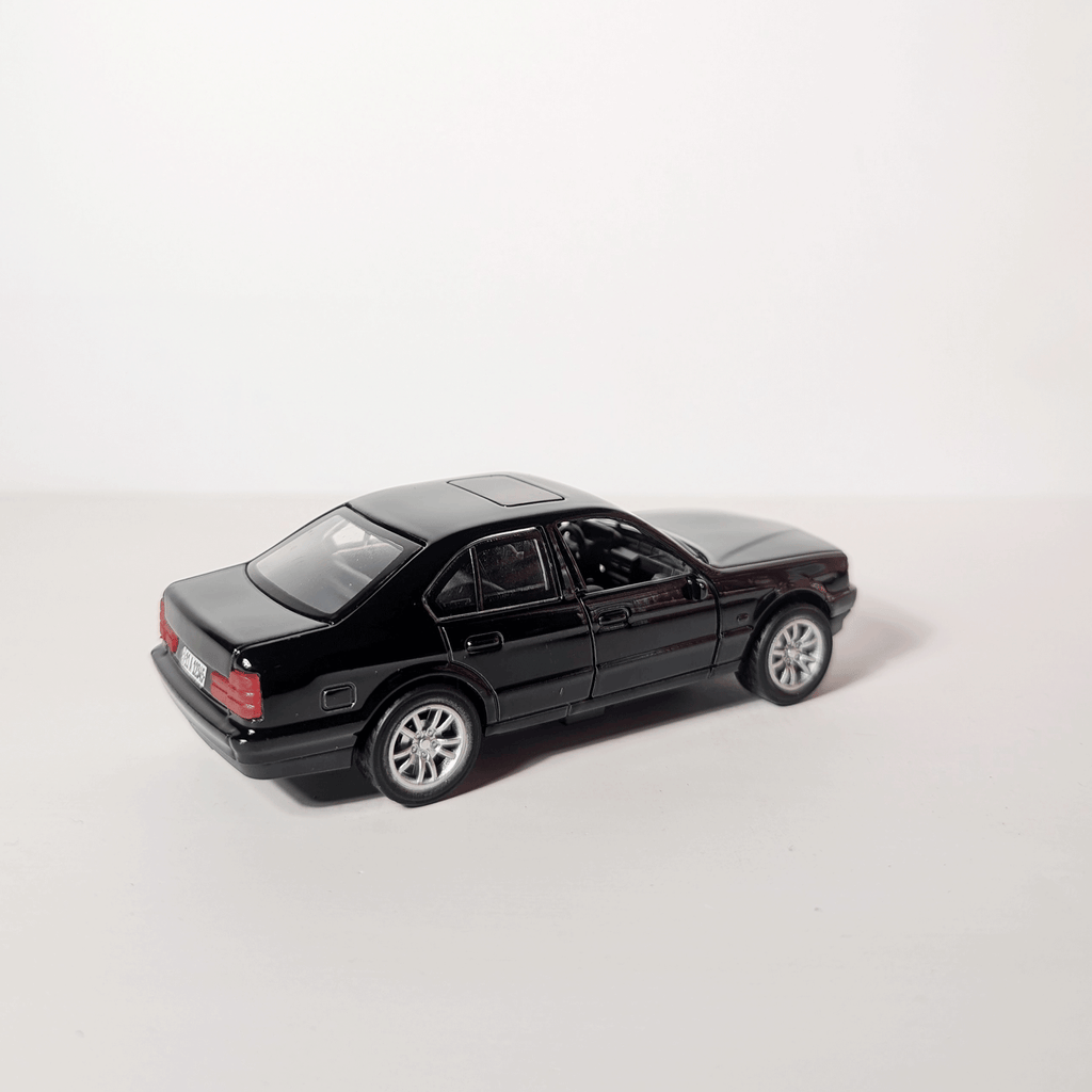 1:36 BMW M5 E34 Black