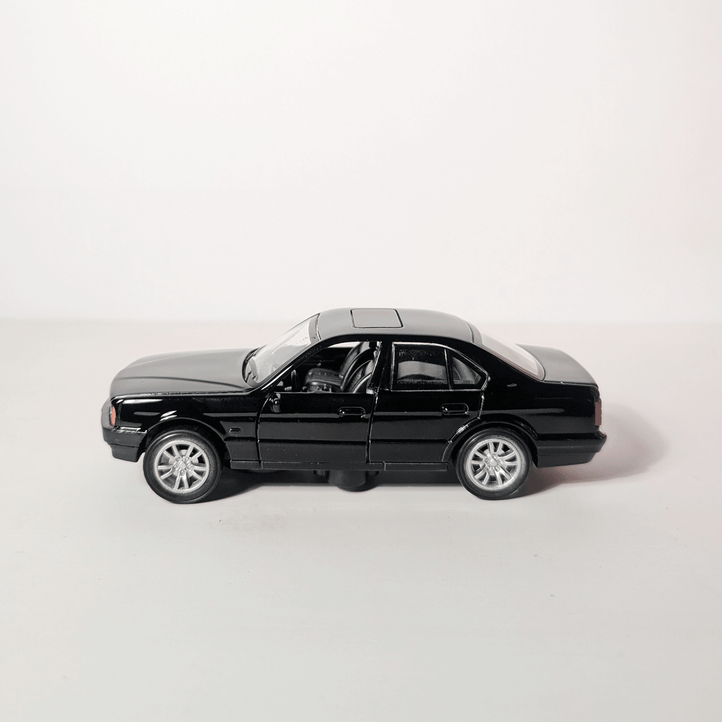 1:36 BMW M5 E34 Black
