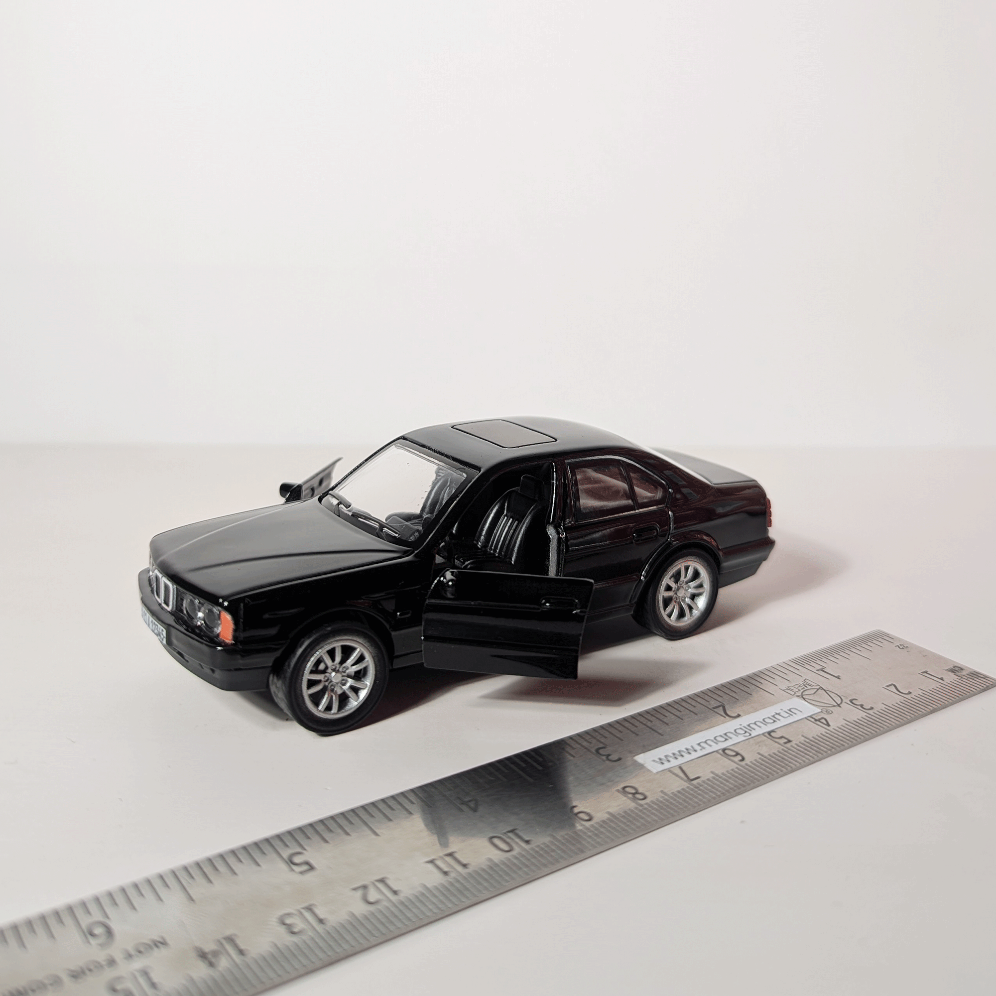 1:36 BMW M5 E34 Black