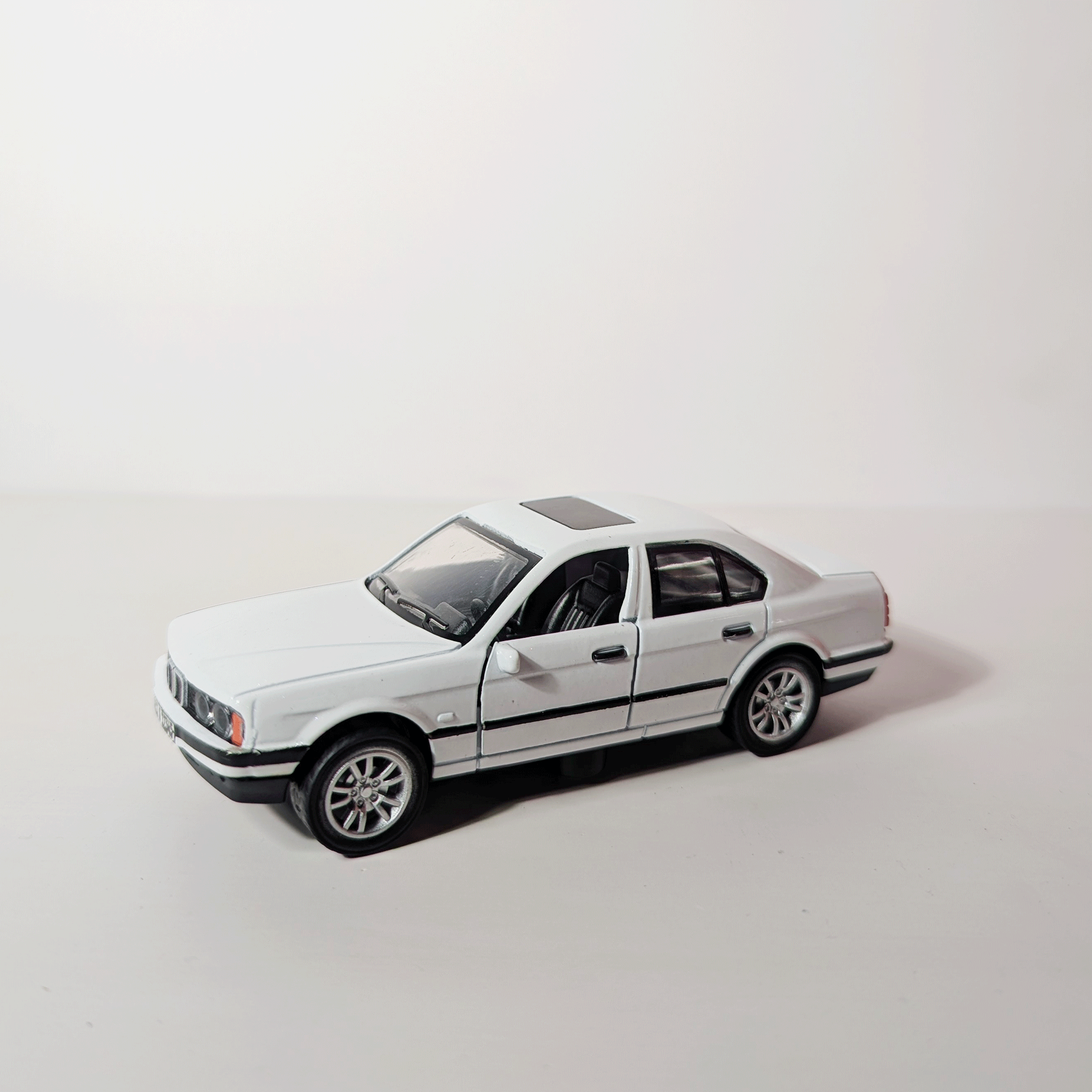 1:36 BMW M5 E34 White