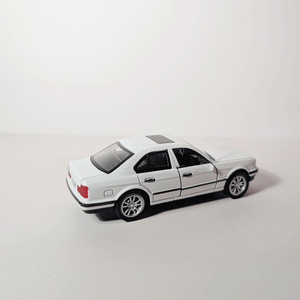 1:36 BMW M5 E34 White