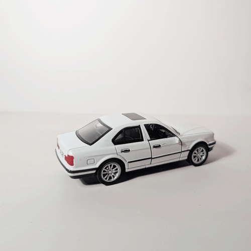 1:36 BMW M5 E34 White