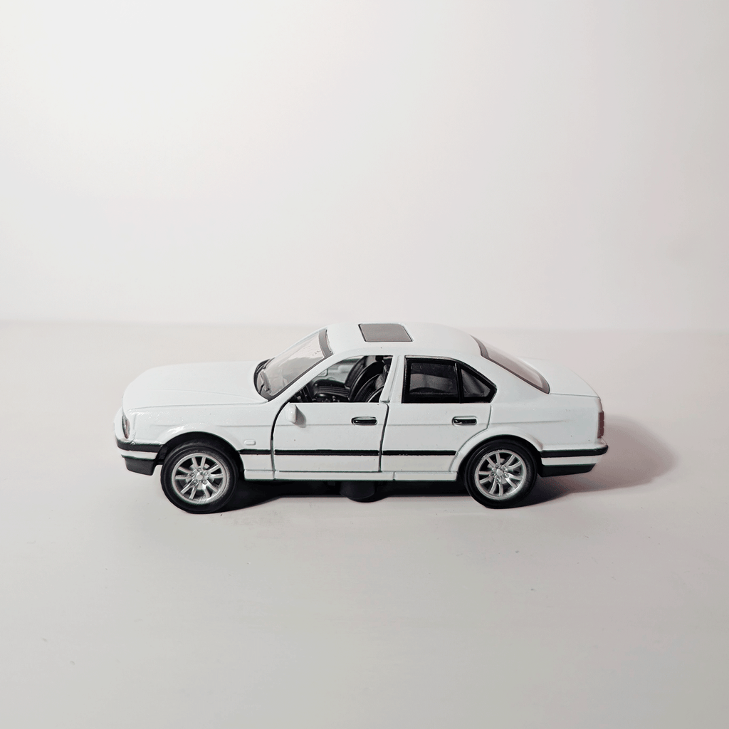 1:36 BMW M5 E34 White