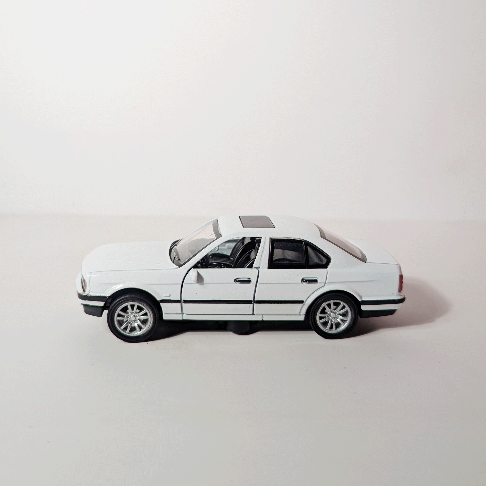 1:36 BMW M5 E34 White
