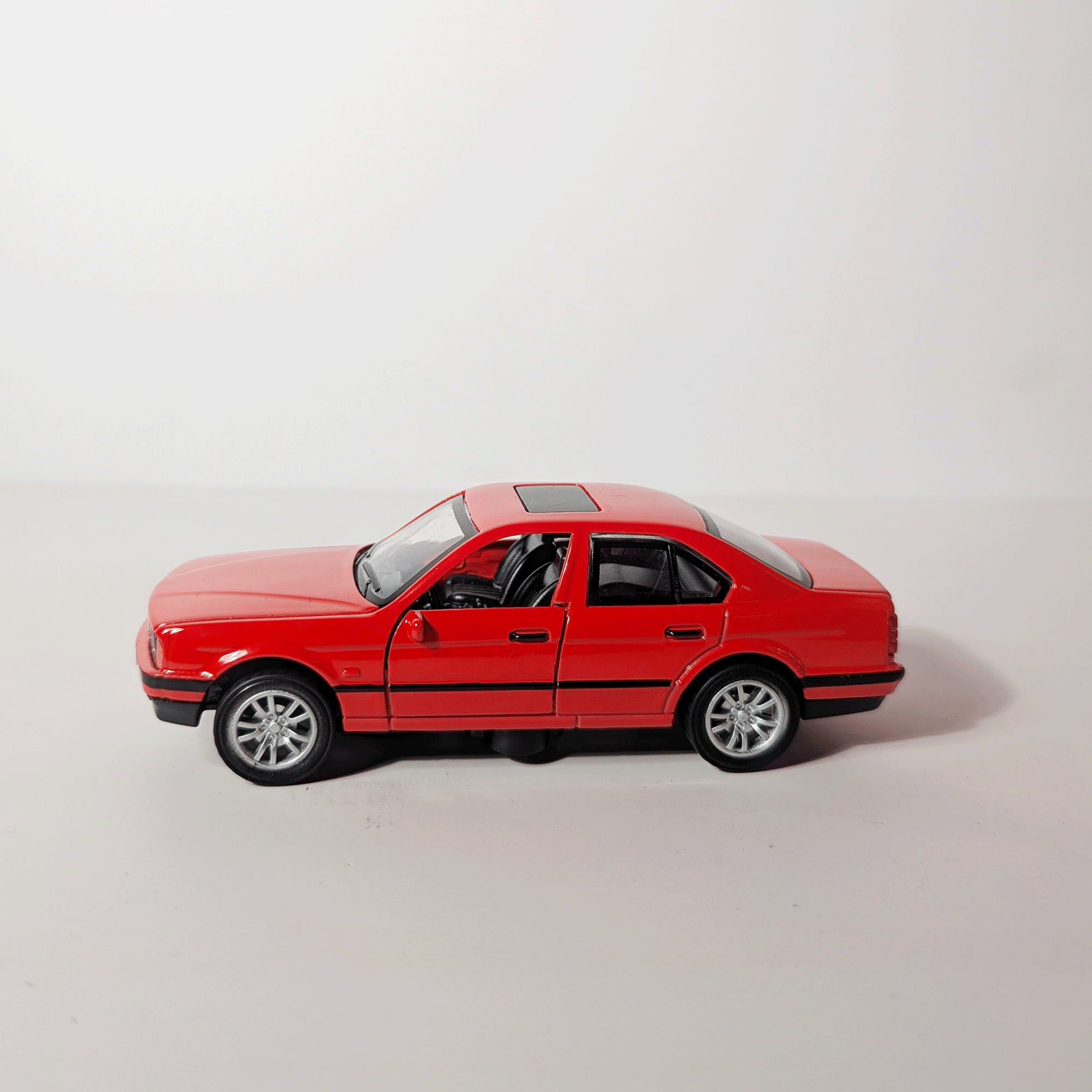 1:36 BMW M5 E34 Red