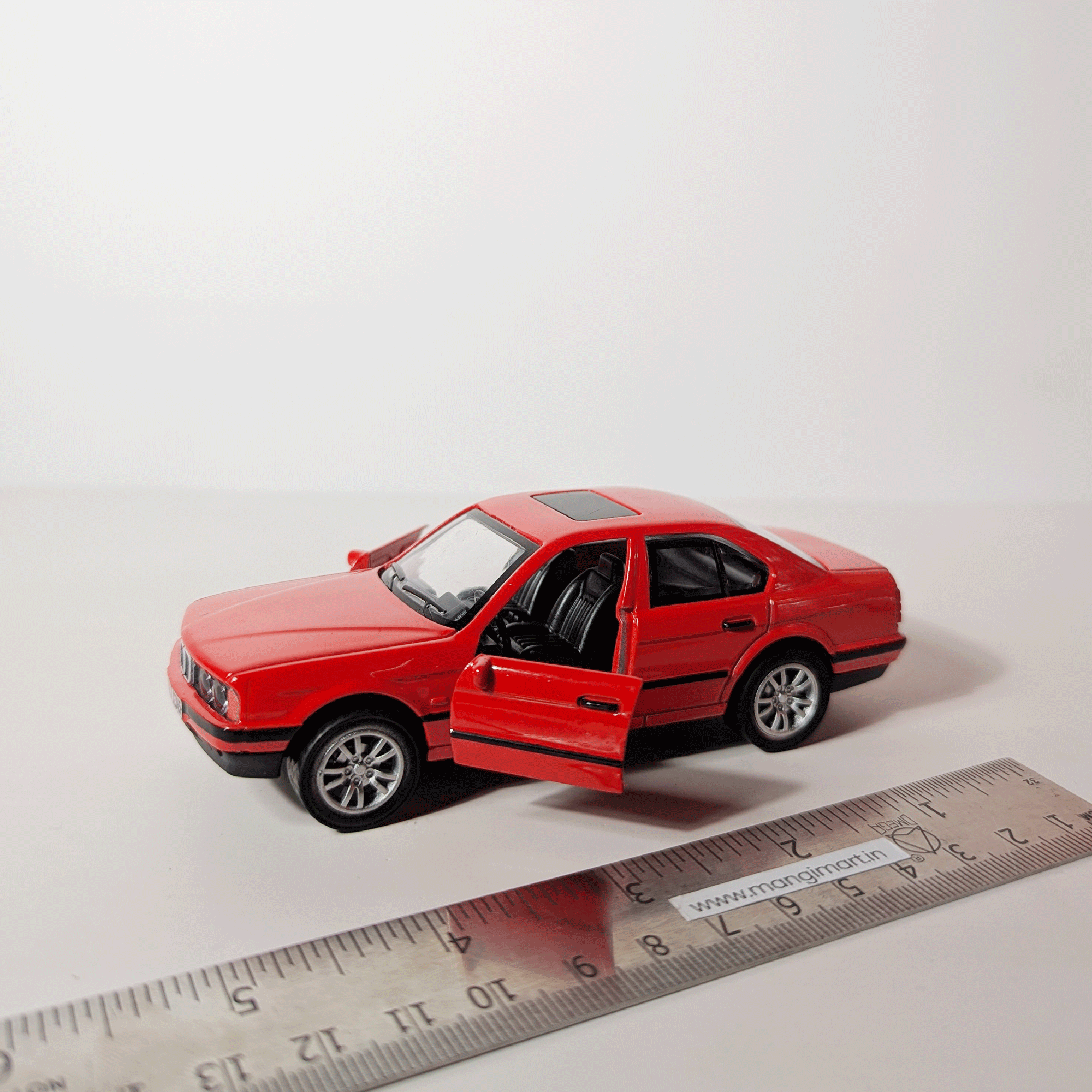 1:36 BMW M5 E34 Red