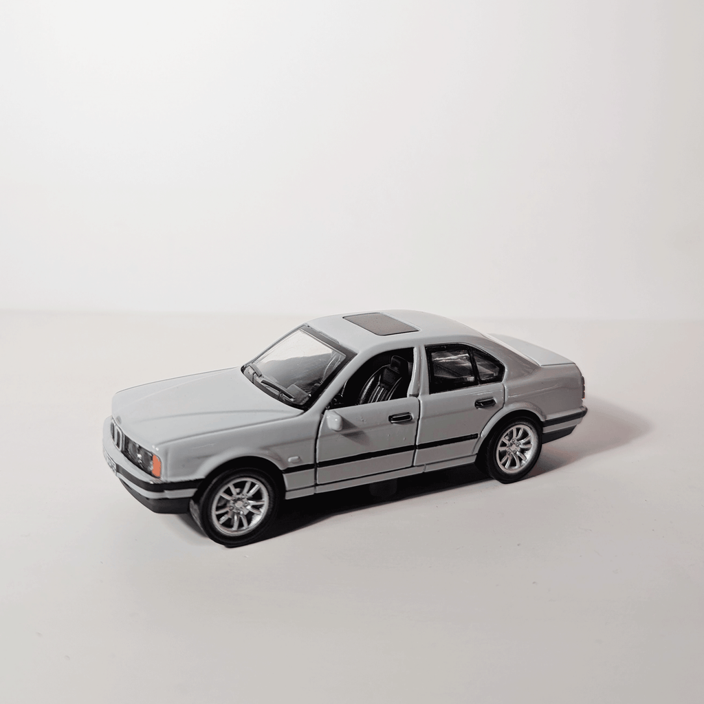 1:36 BMW M5 E34 Grey