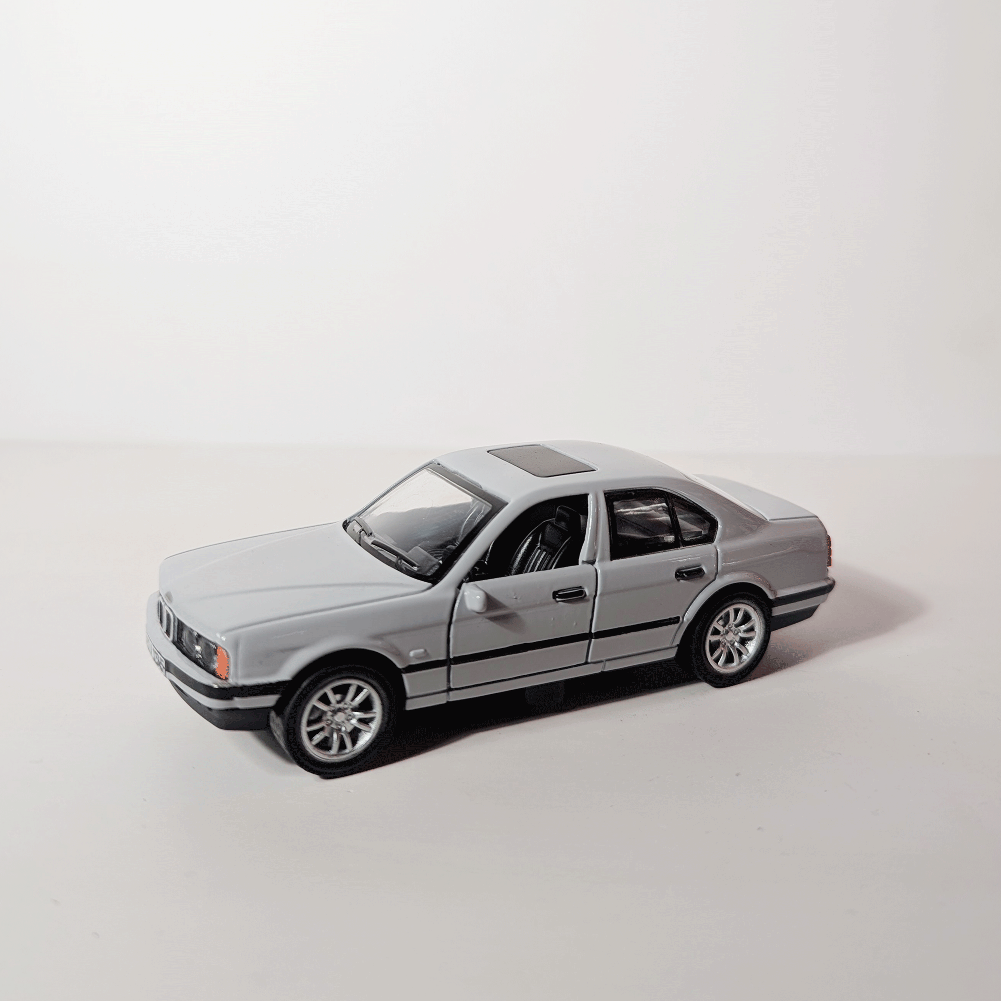 1:36 BMW M5 E34 Grey