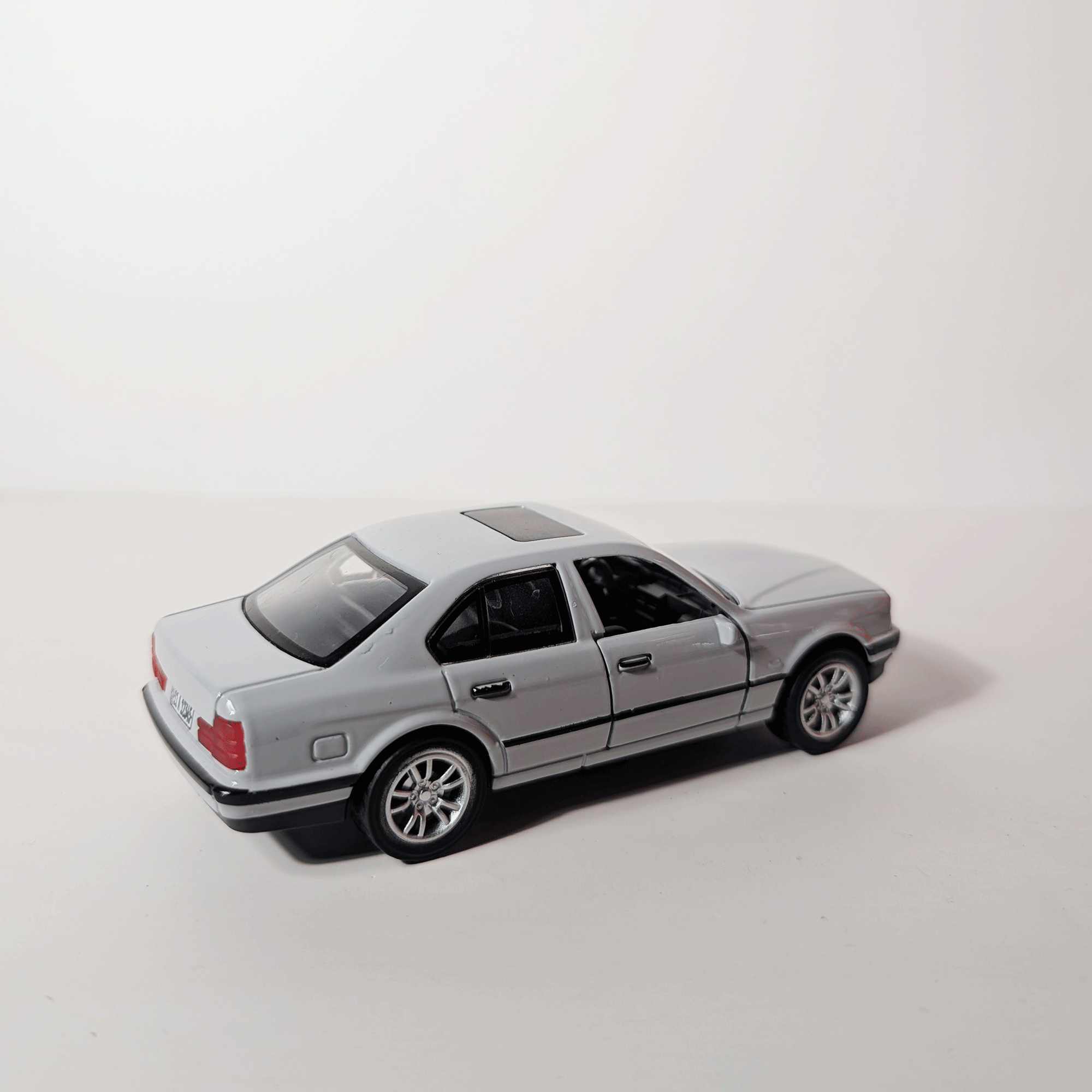 1:36 BMW M5 E34 Grey