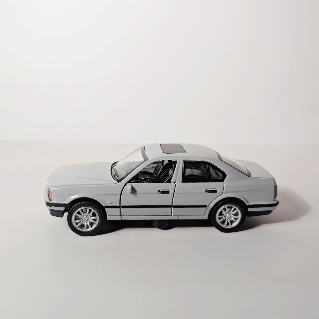 1:36 BMW M5 E34 Grey