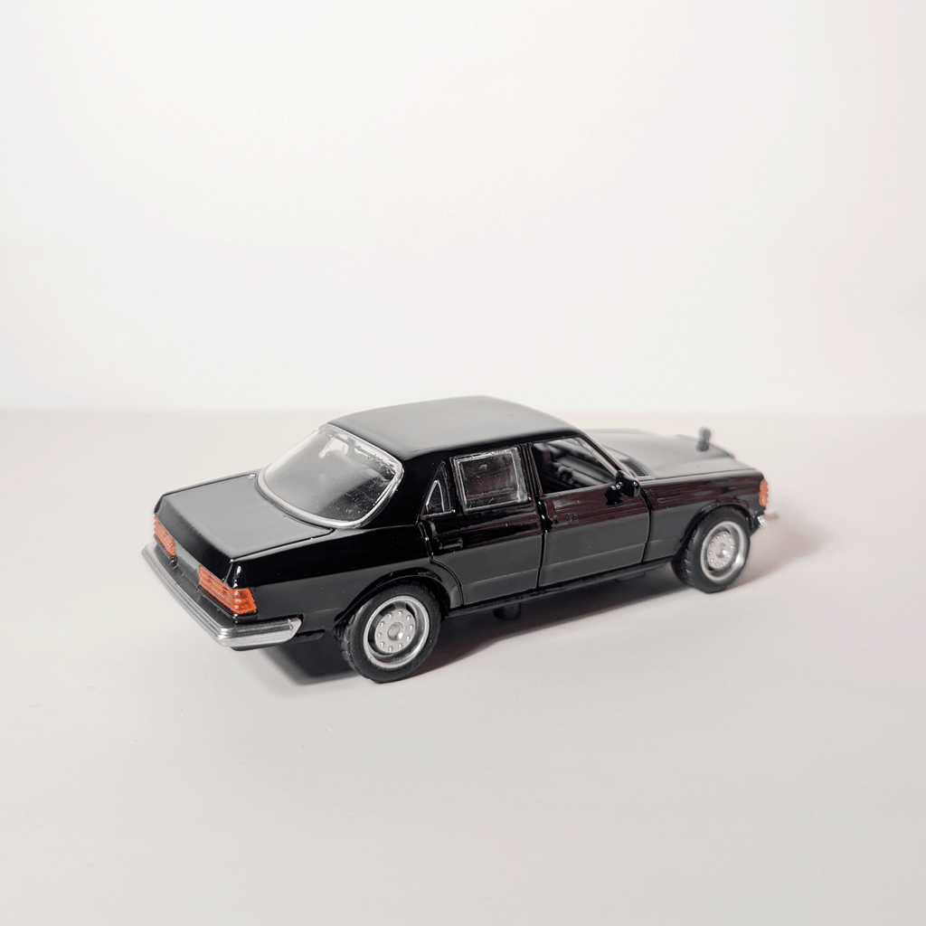 1:36 Benz E- class Vintage Black
