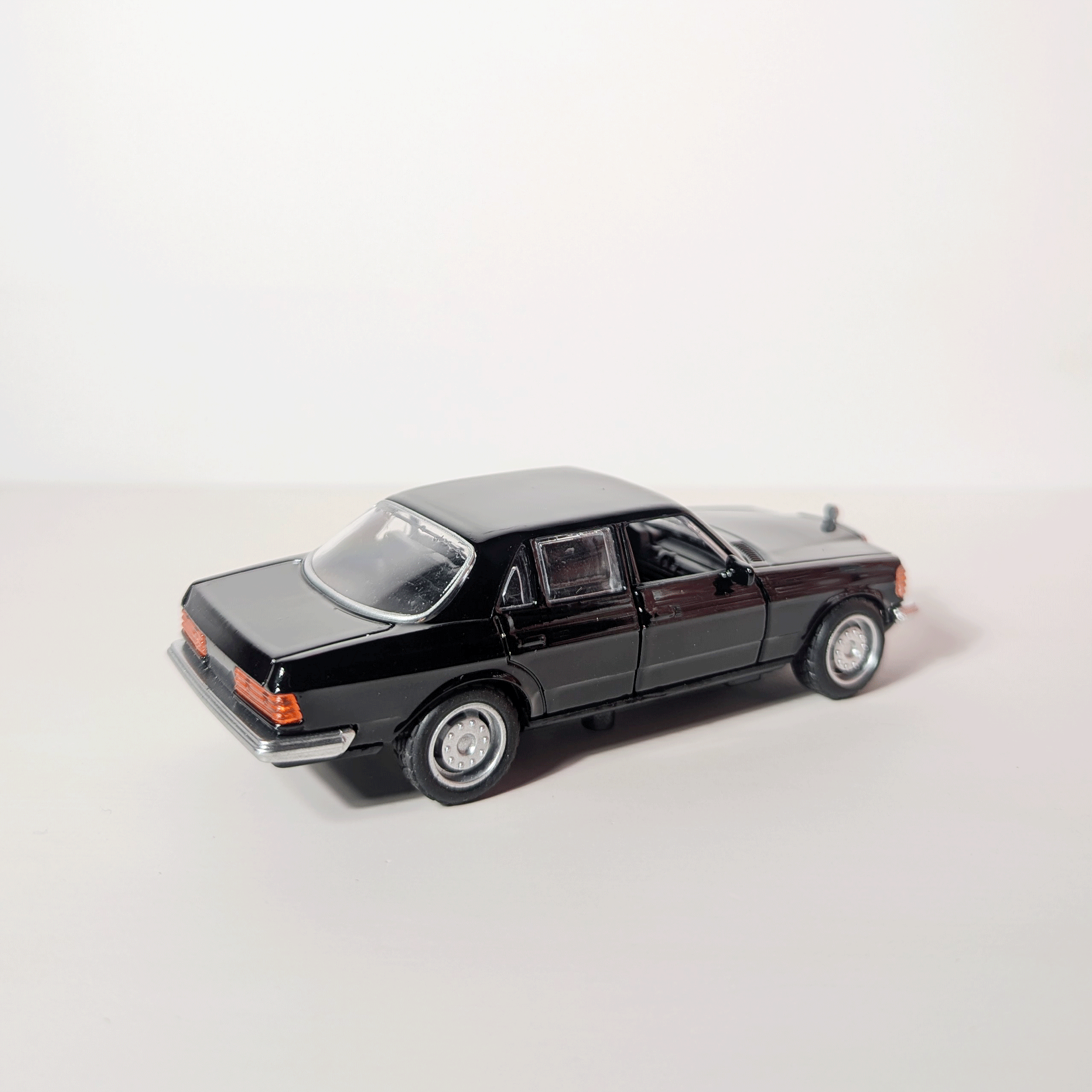 1:36 Benz E- class Vintage Black