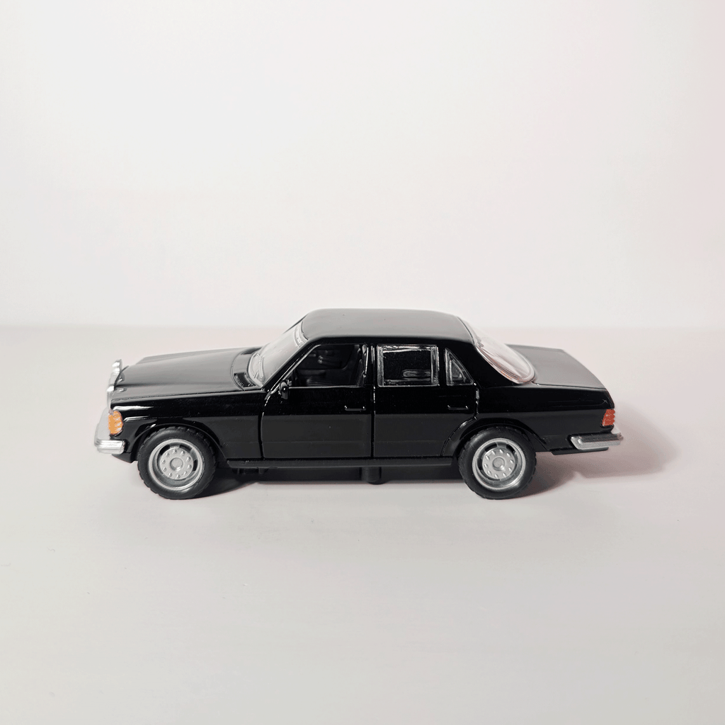 1:36 Benz E- class Vintage Black