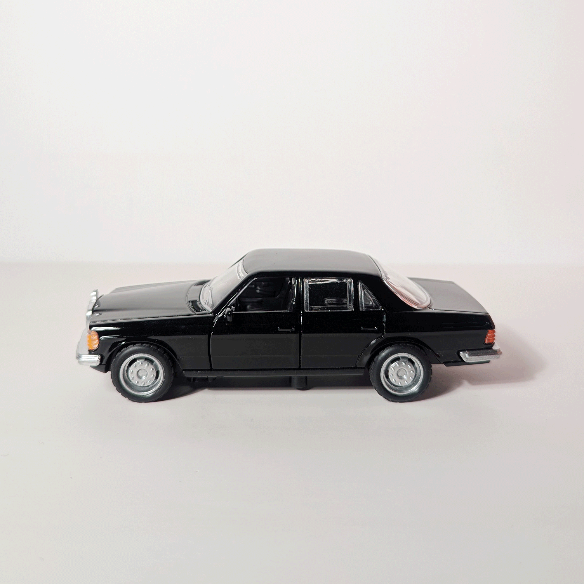1:36 Benz E- class Vintage Black