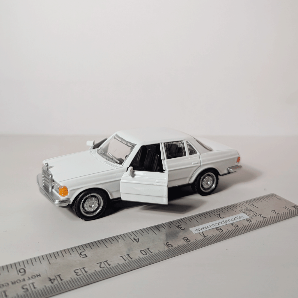 1:36 Benz E- class Vintage White