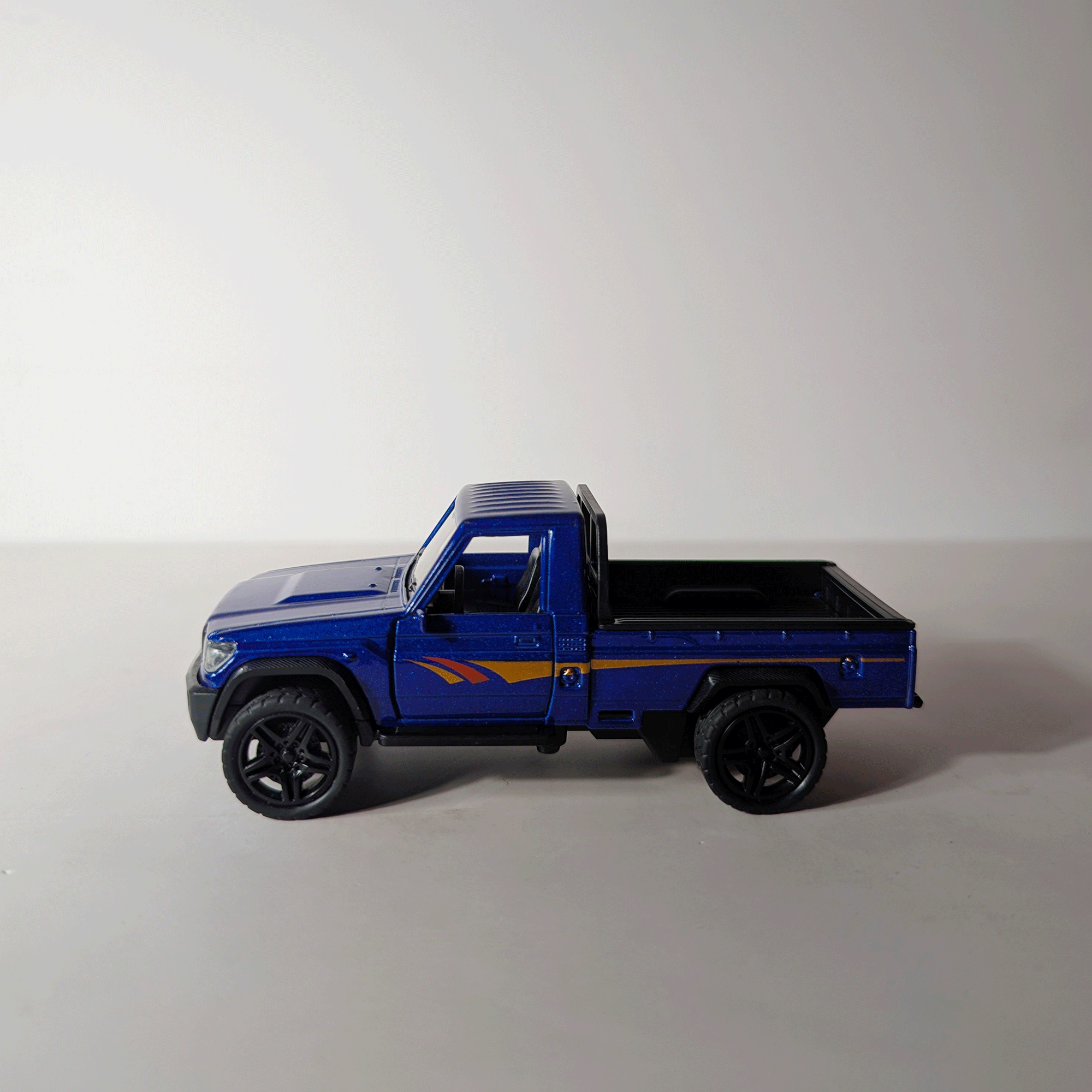 1:36 Hilux Old Model Blue