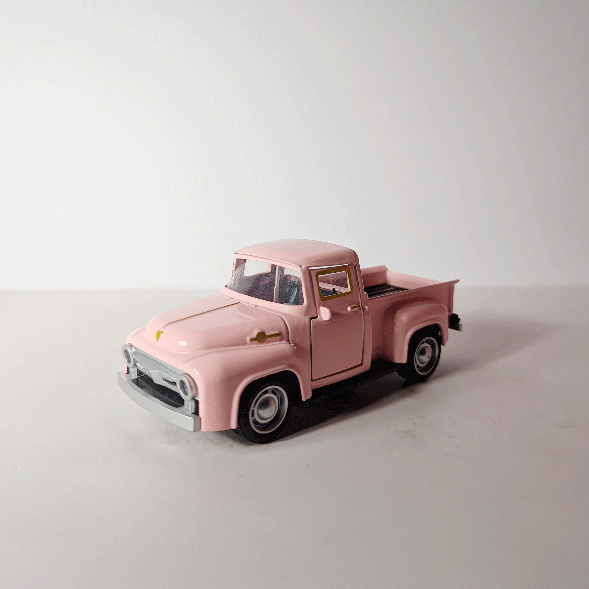1:36 Classic Pickup Pink