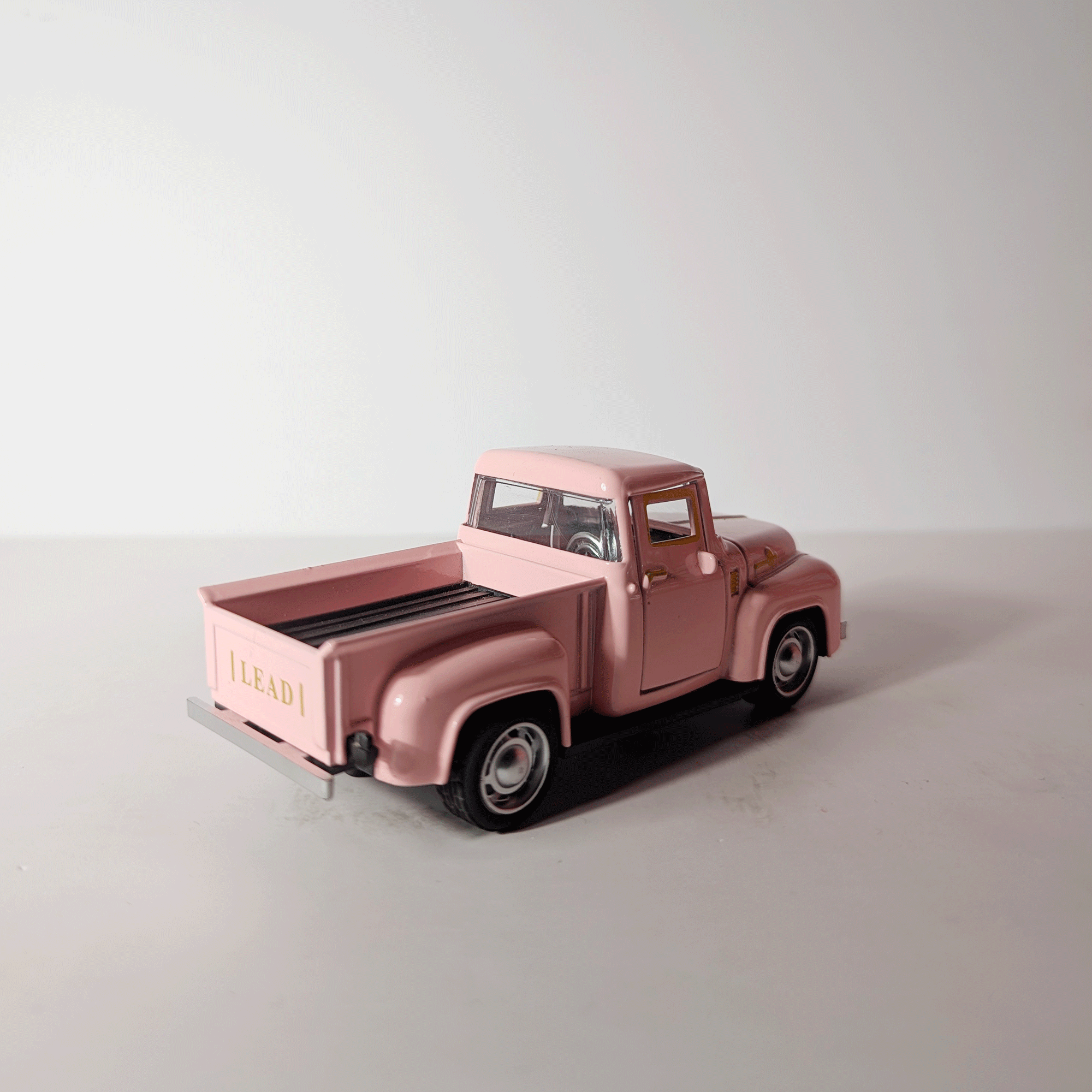 1:36 Classic Pickup Pink