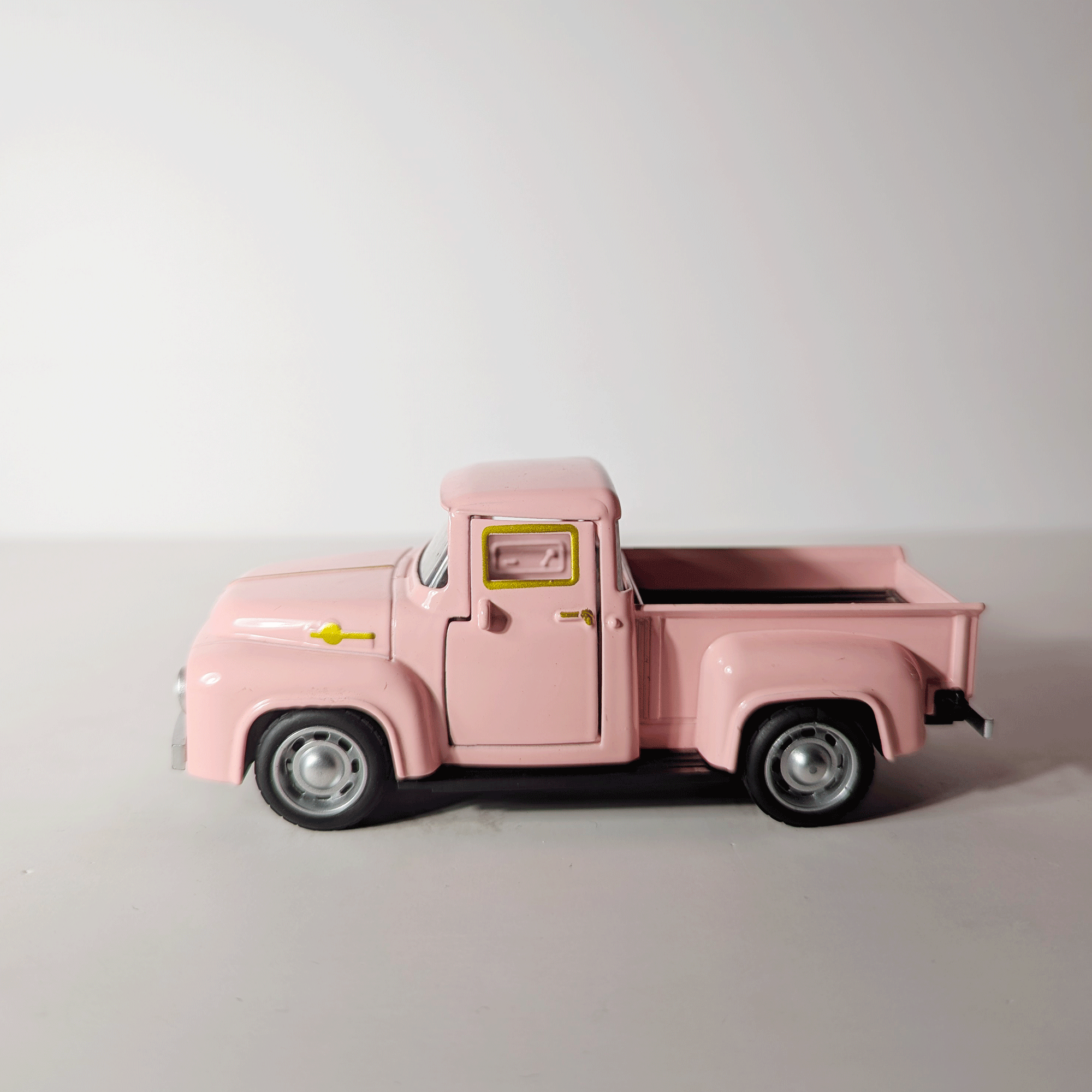 1:36 Classic Pickup Pink