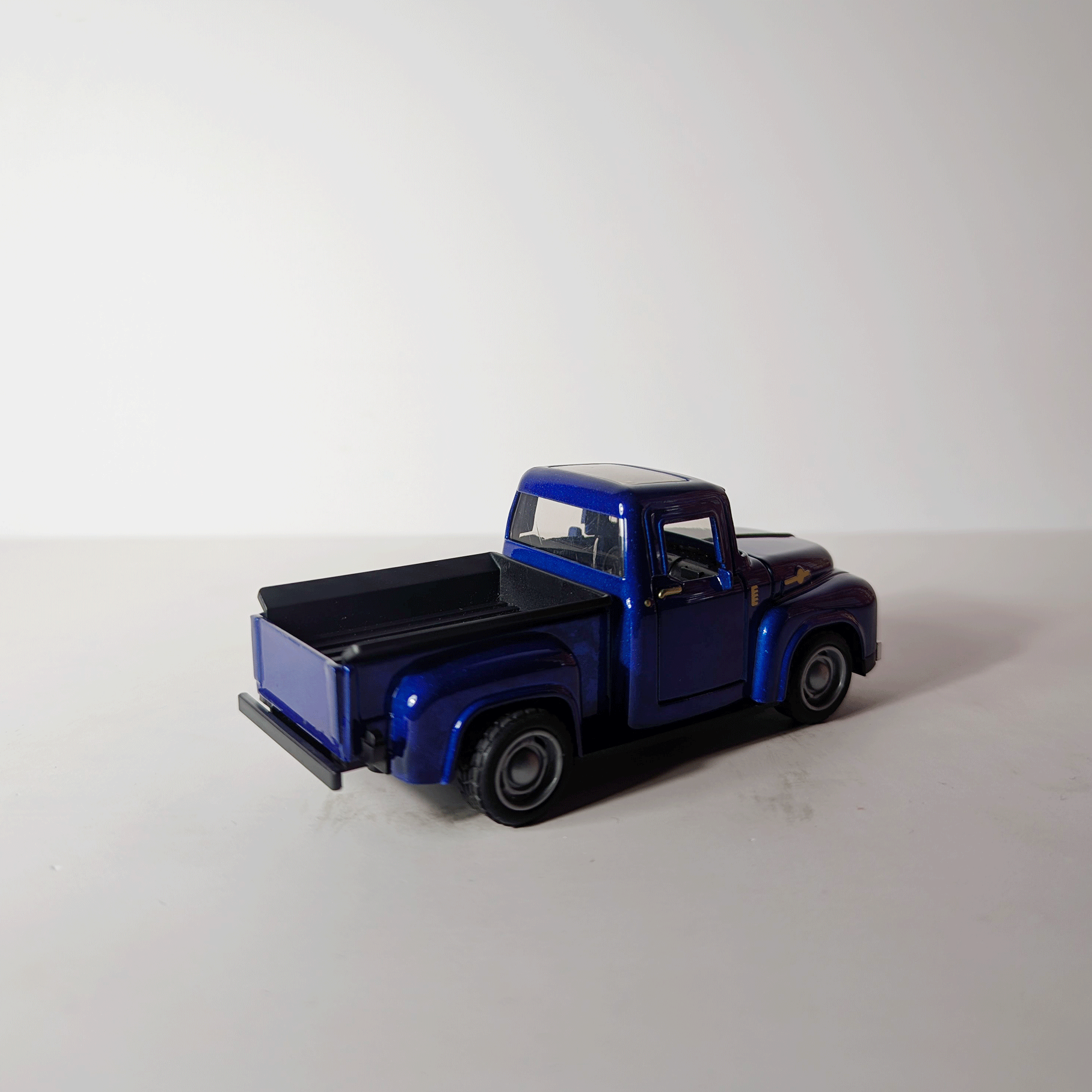 1:36 Classic Pickup Blue