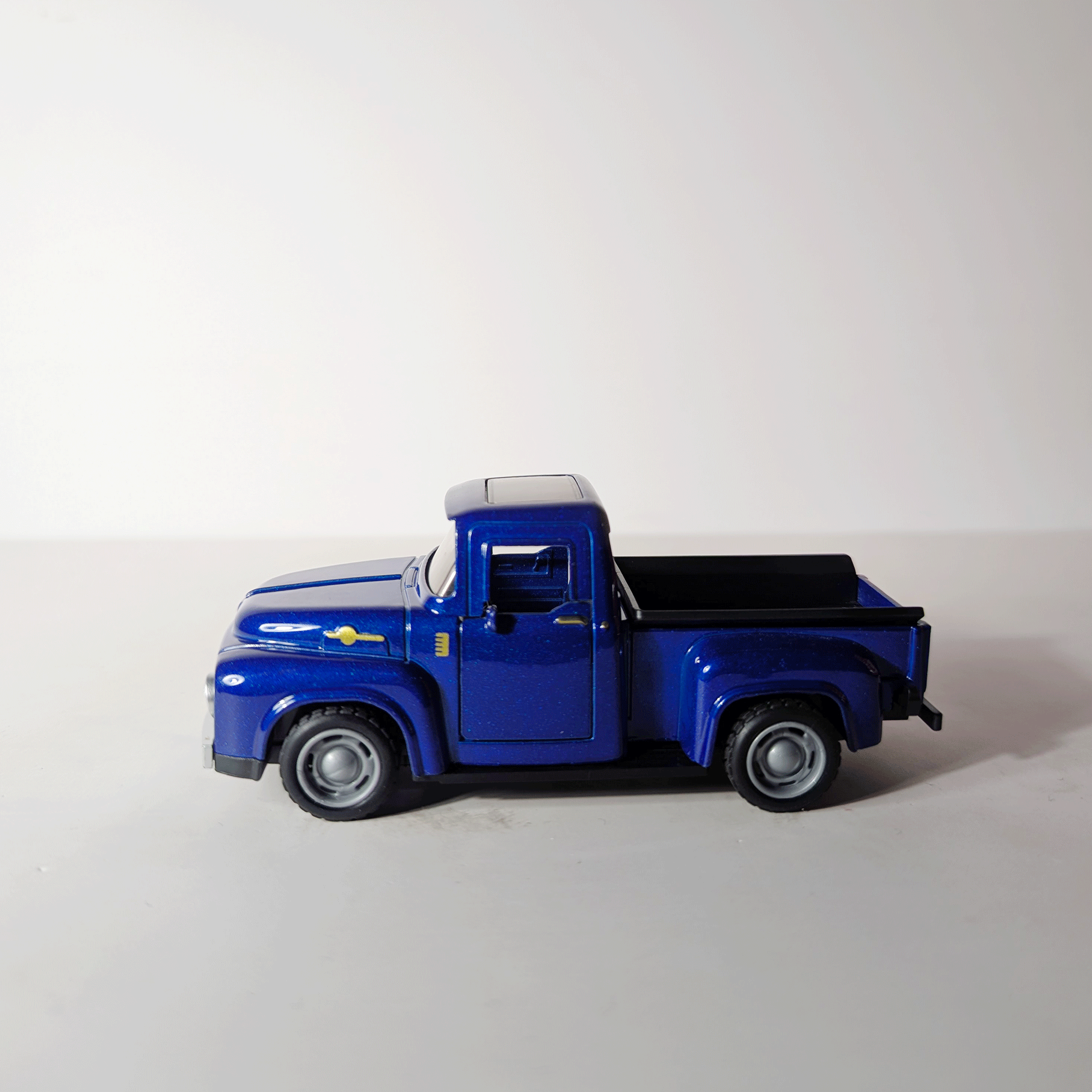 1:36 Classic Pickup Blue