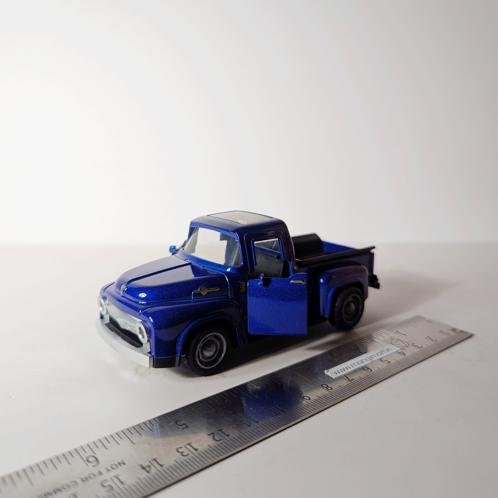 1:36 Classic Pickup Blue