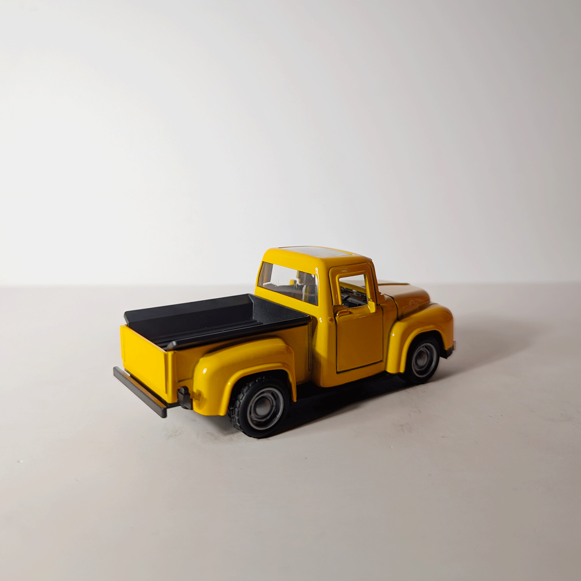 1:36 Classic Pickup Yellow