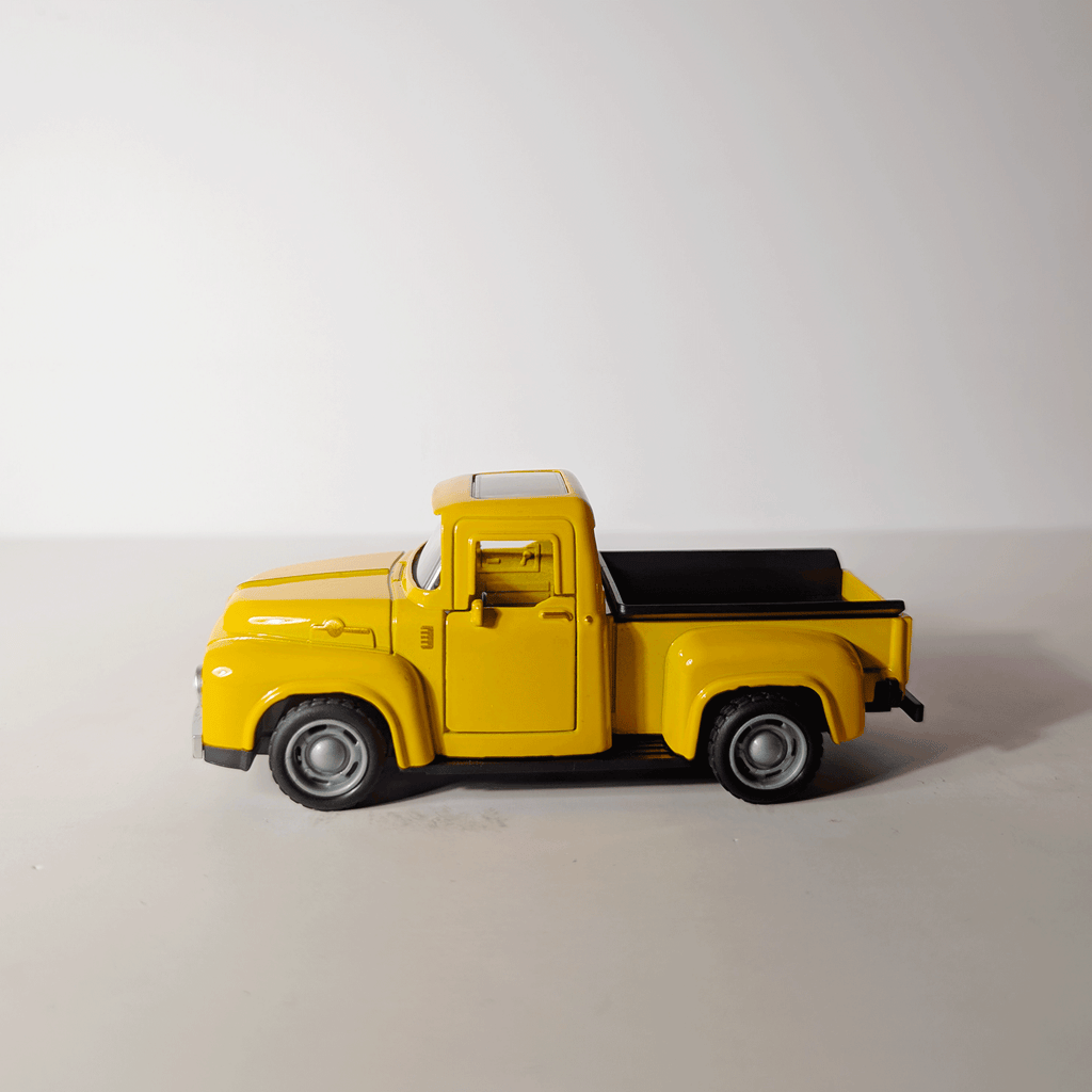 1:36 Classic Pickup Yellow