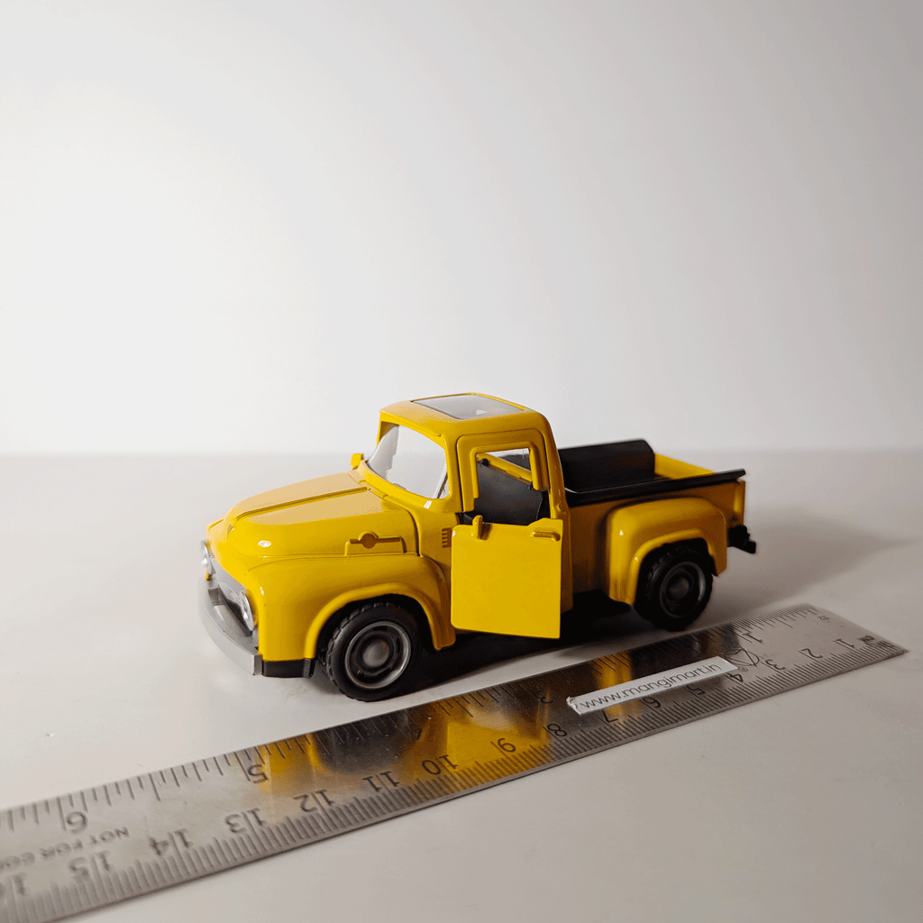 1:36 Classic Pickup Yellow