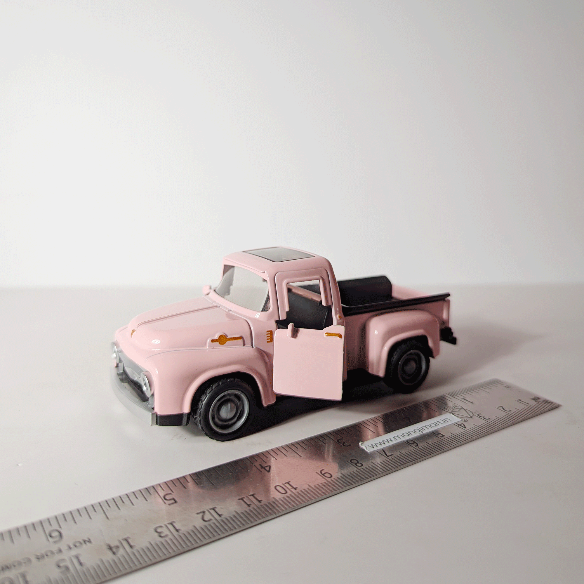 1:36 Classic Pickup Pink Small