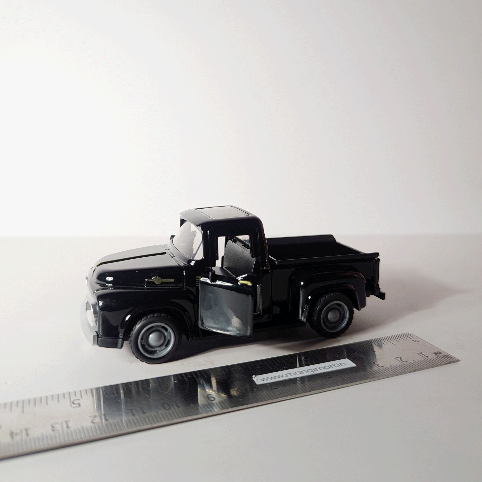 1:36 Classic Pickup Black