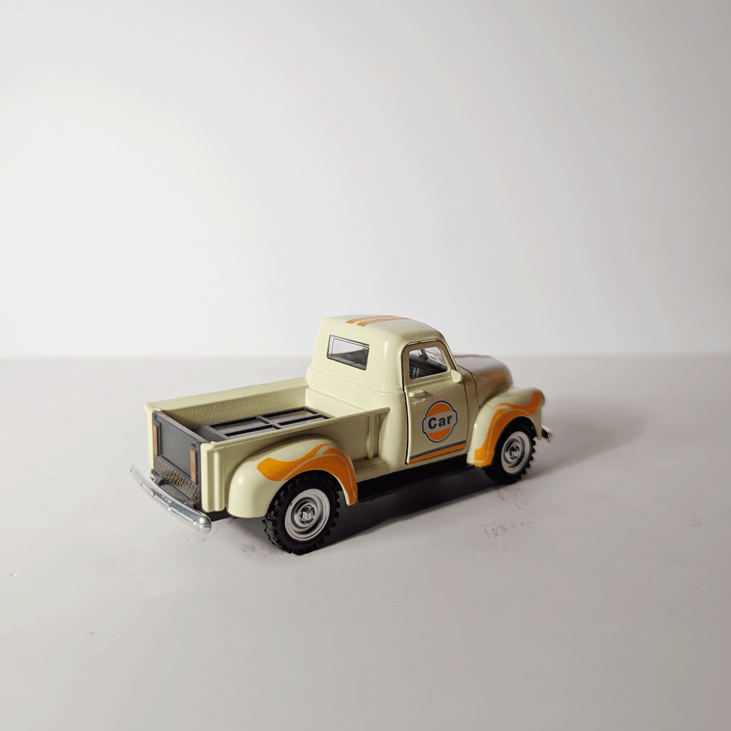 1:43 Classic Pickup Gulf Cream
