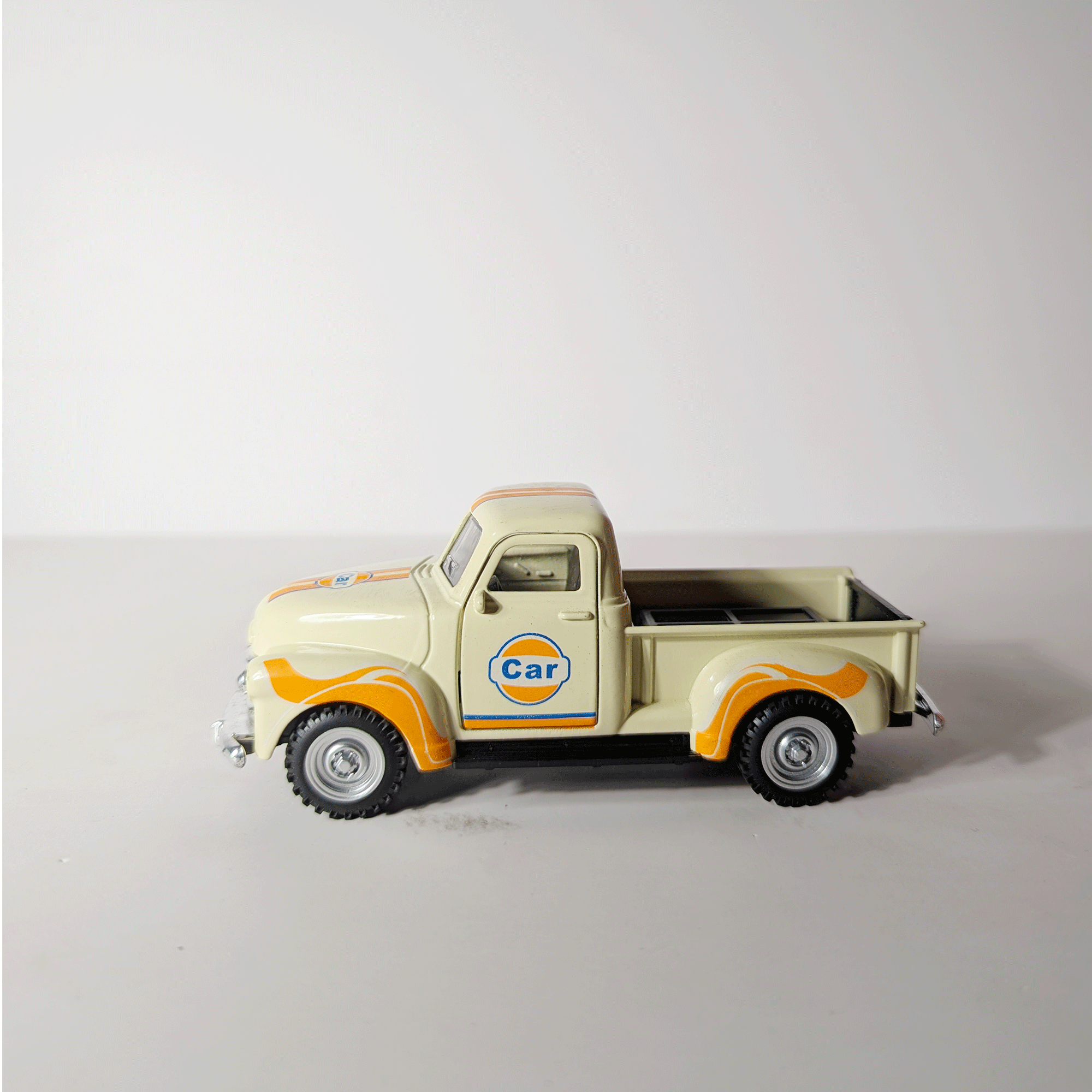 1:43 Classic Pickup Gulf Cream