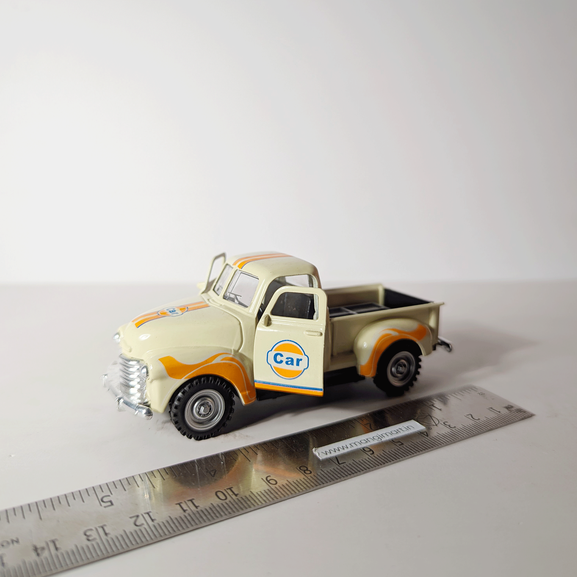 1:43 Classic Pickup Gulf Cream