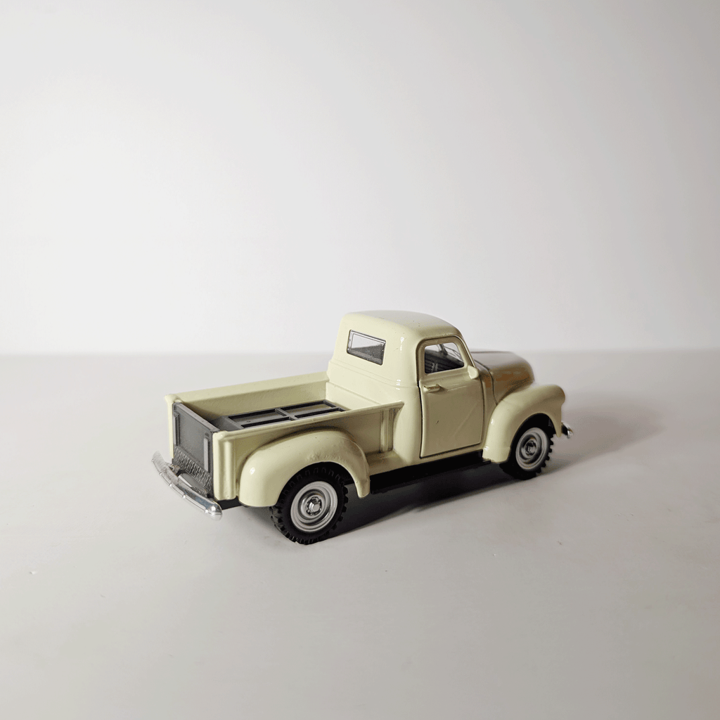 1:43Classic Retro Pickup Cream