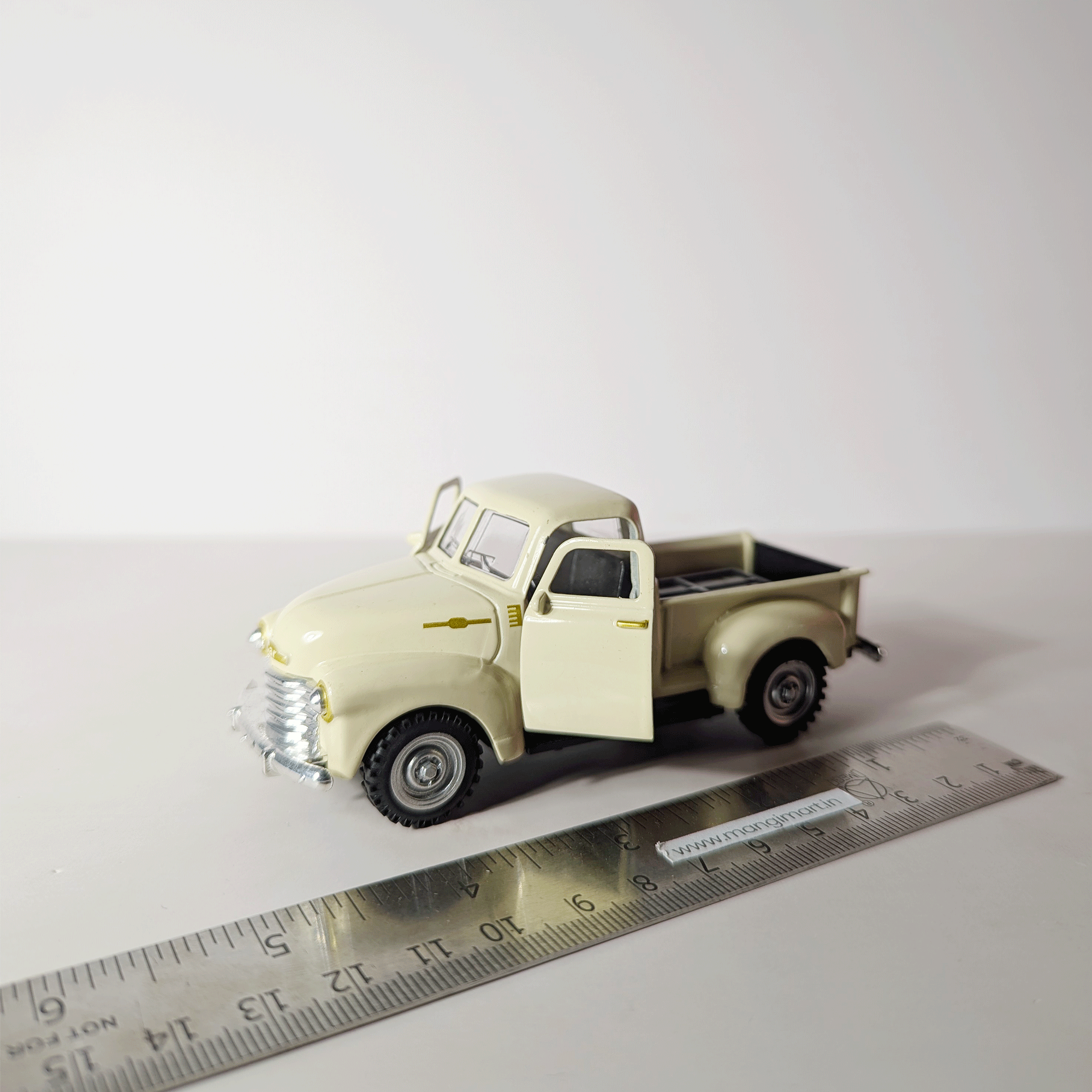 1:43Classic Retro Pickup Cream