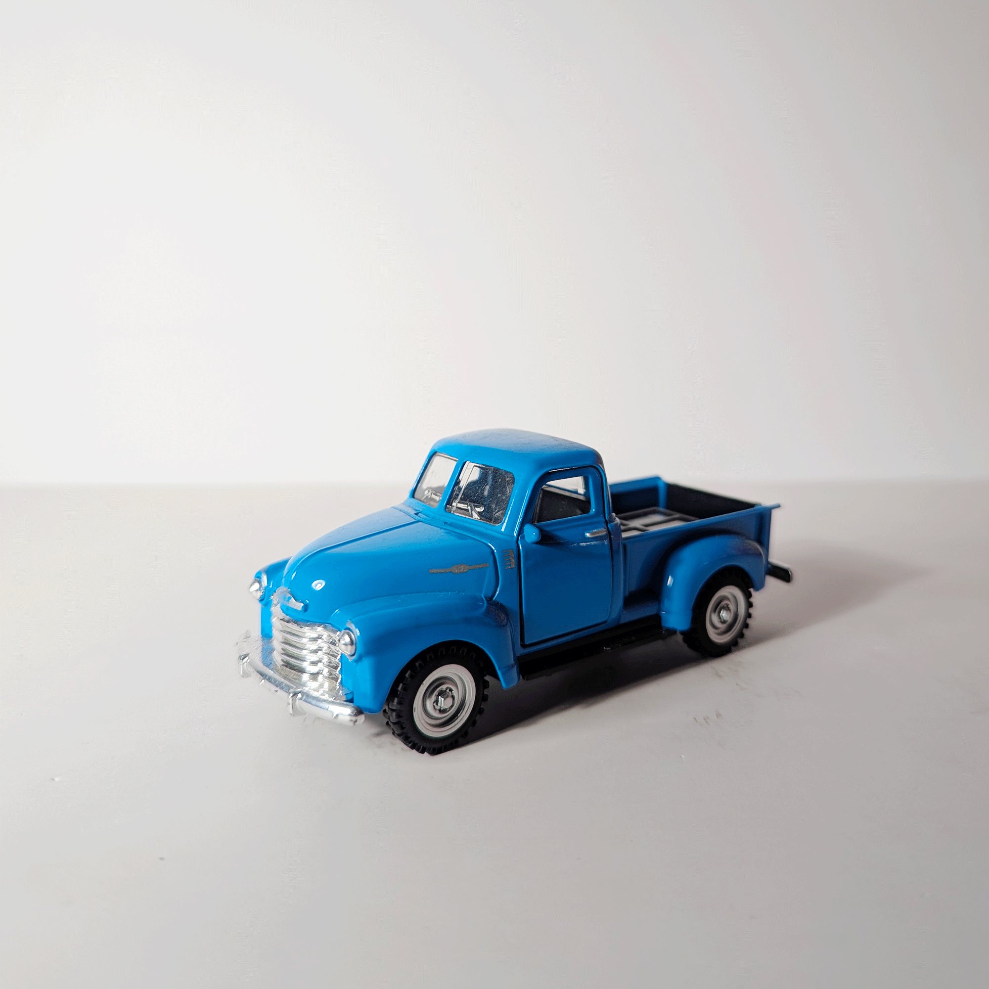 1:43Classic Retro Pickup Blue