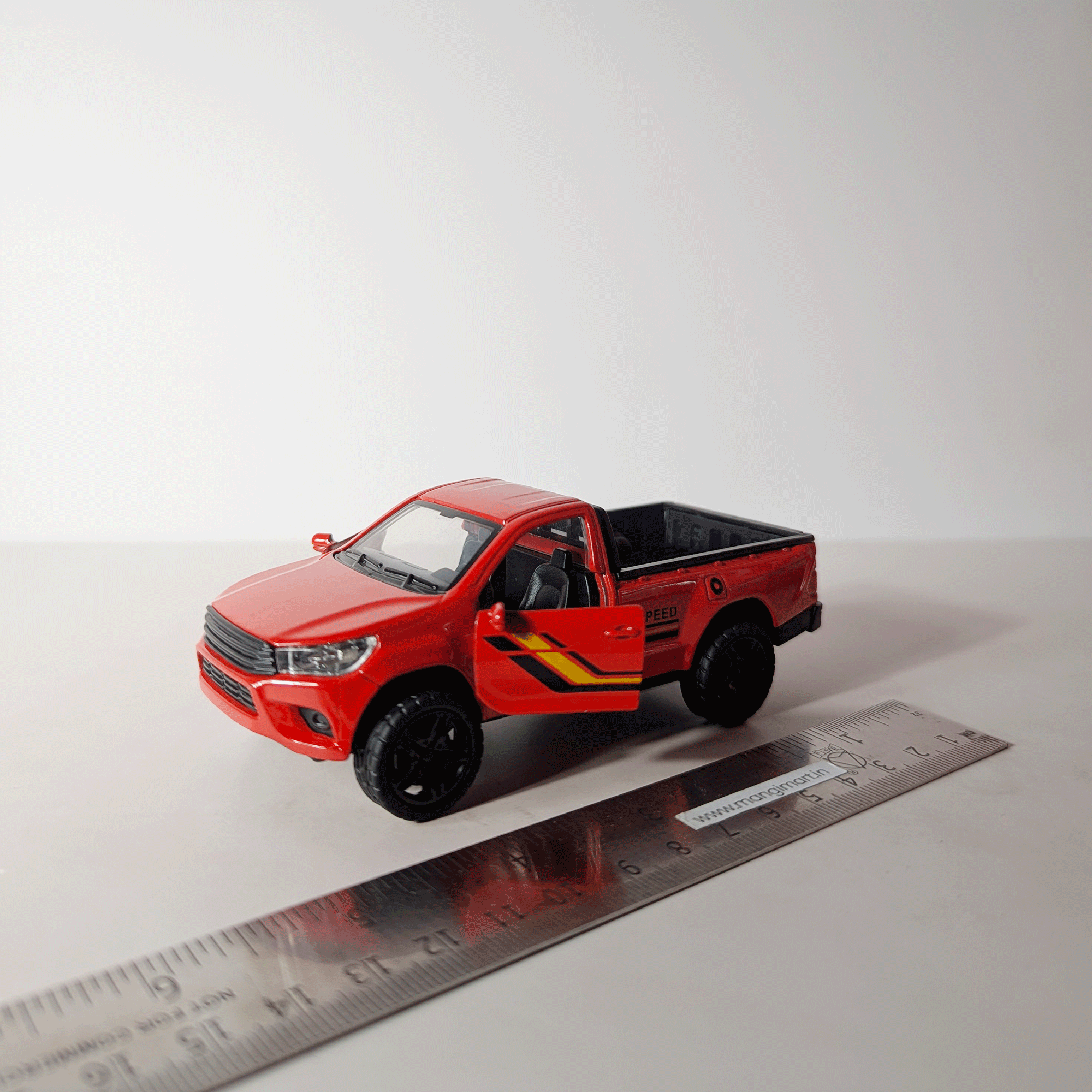 1:36 Hilux Old Model Red