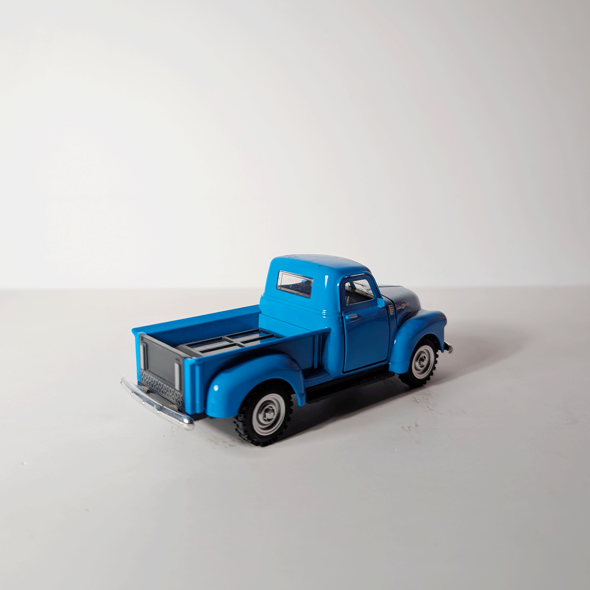 1:43Classic Retro Pickup Blue