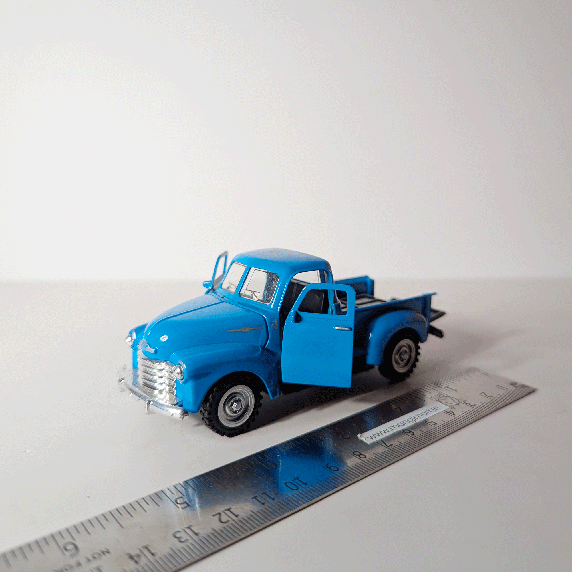 1:43Classic Retro Pickup Blue