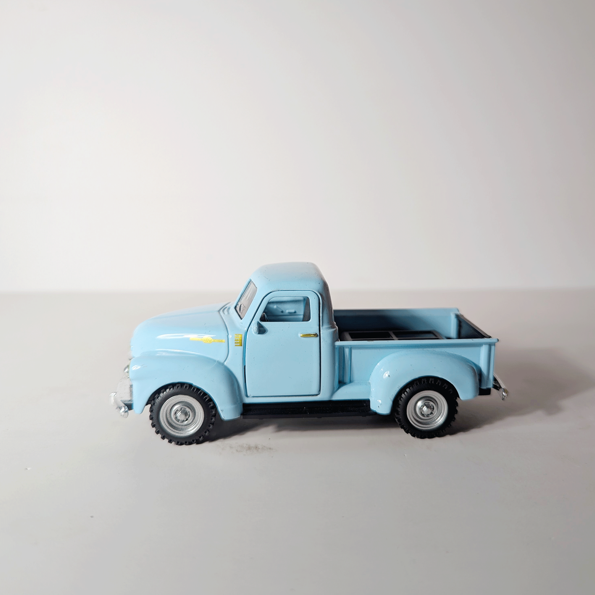 1:43 Classic Retro Pickup Sky Blue