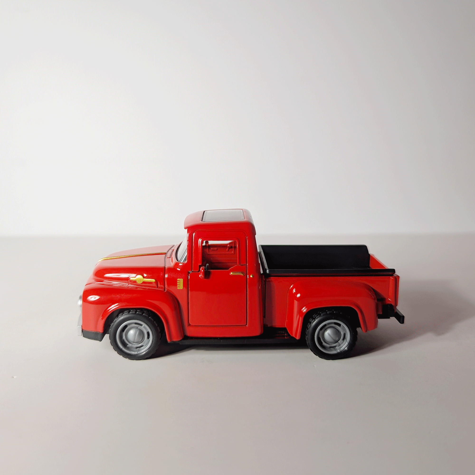 1:36 Classic Pickup Red