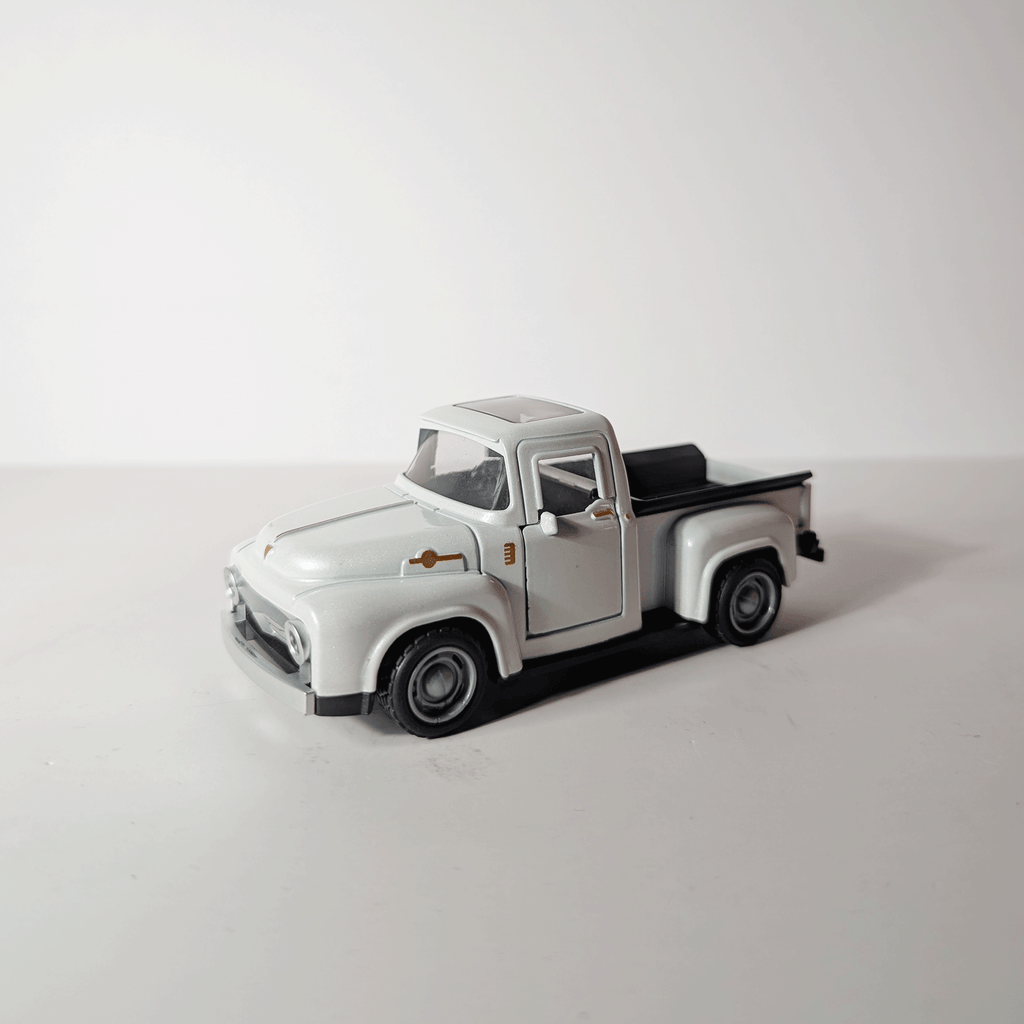 1:36 Classic Pickup White
