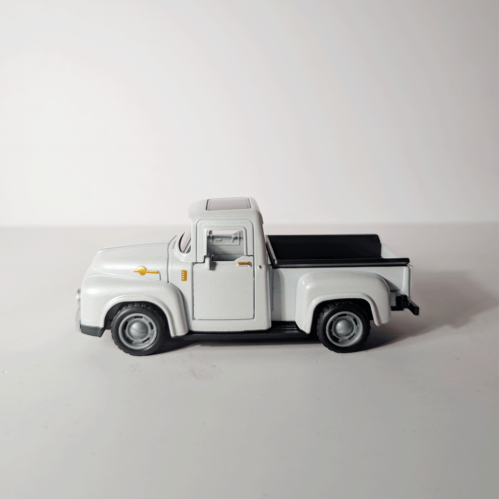 1:36 Classic Pickup White