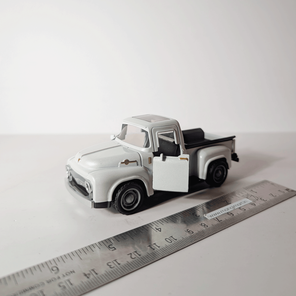 1:36 Classic Pickup White