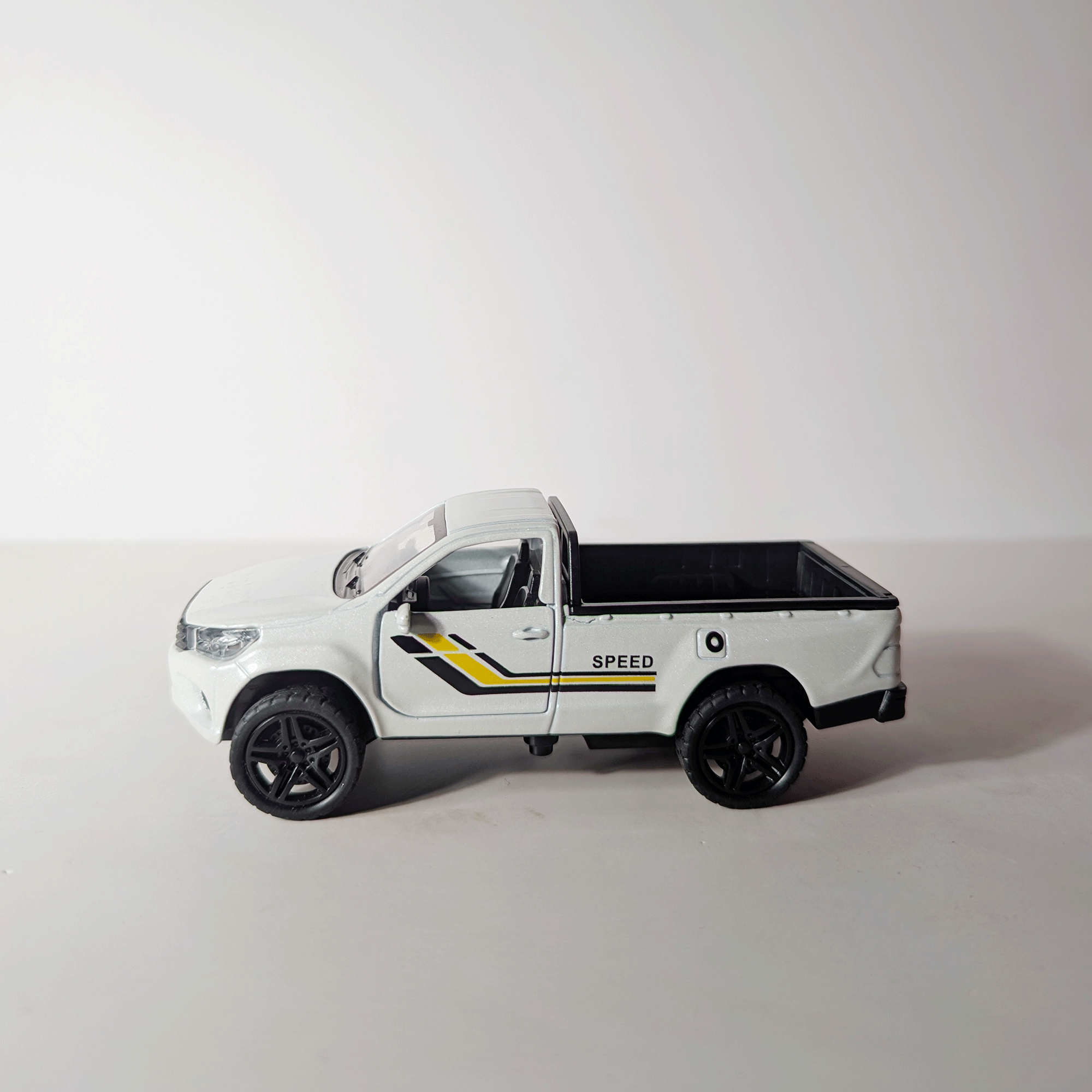 1:36 Hilux Old Model White