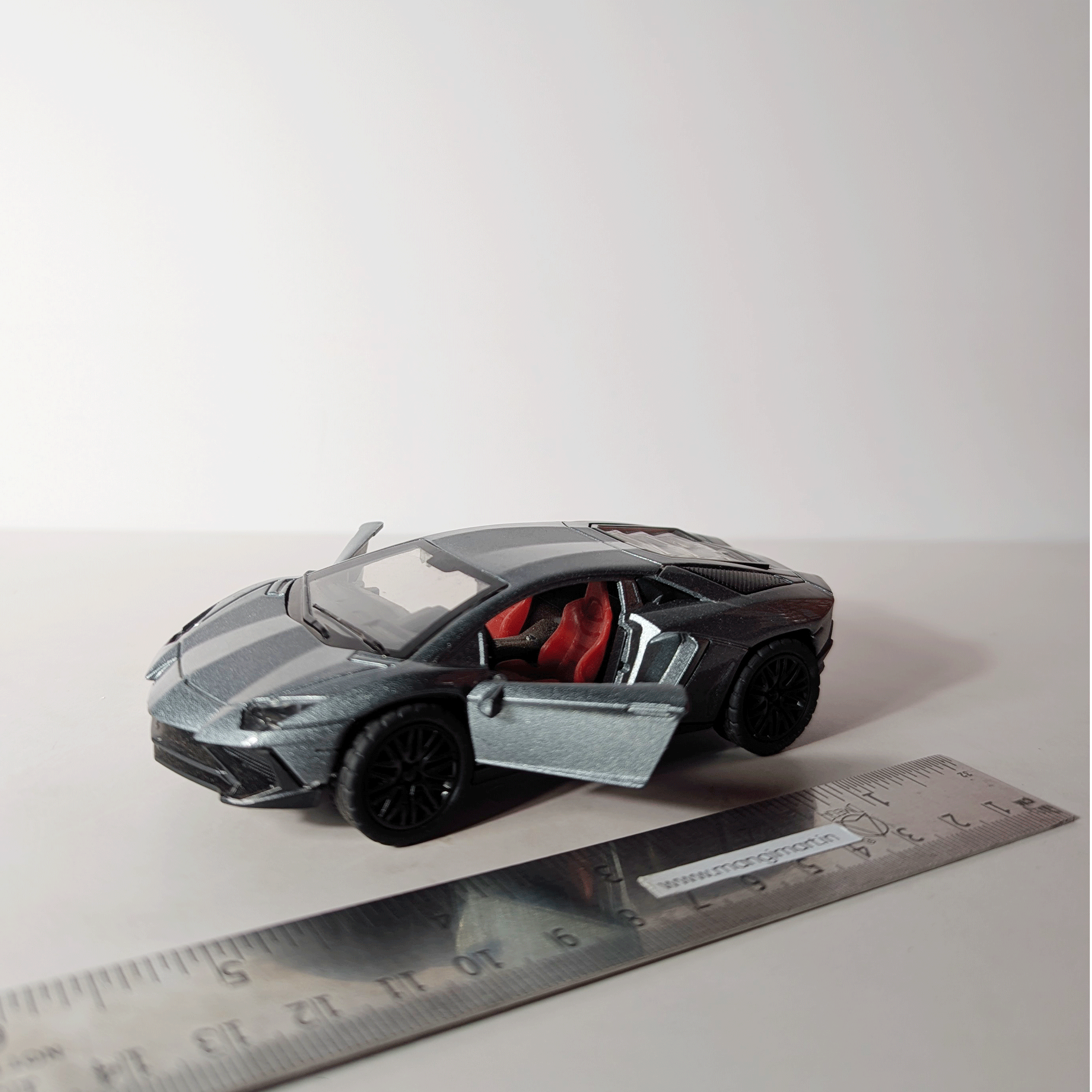 1:36 Lamborgini Grey